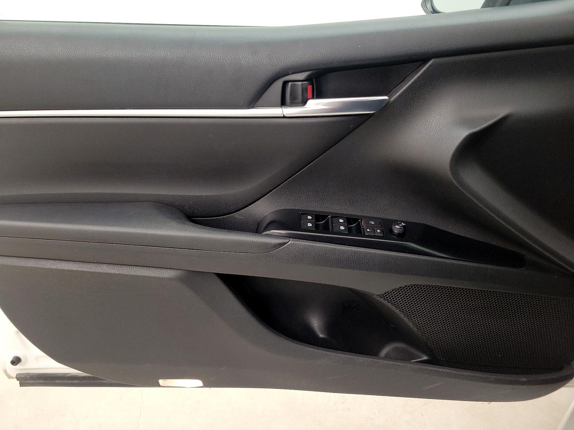 Thumbnail: 2018 Toyota Camry - 12