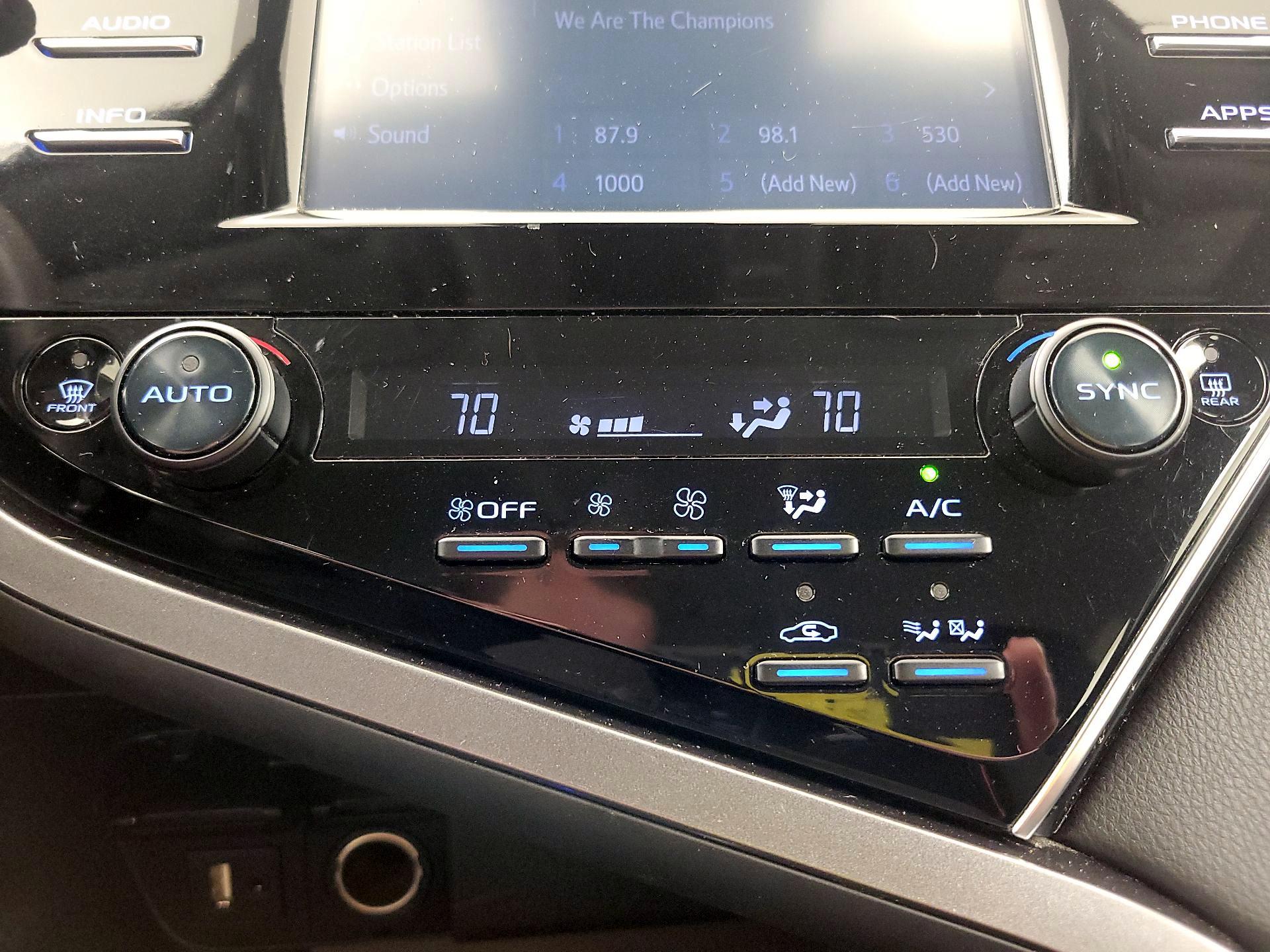 Thumbnail: 2018 Toyota Camry - 16