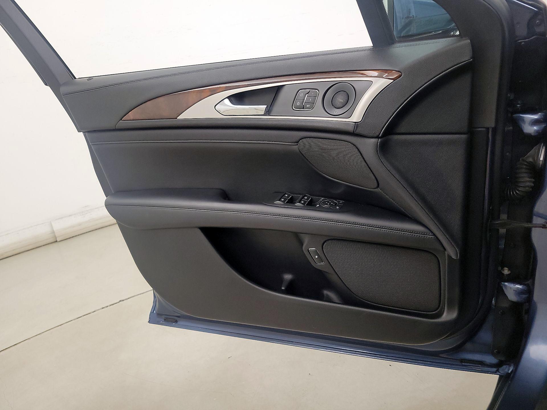 Thumbnail: 2019 Lincoln MKZ - 12