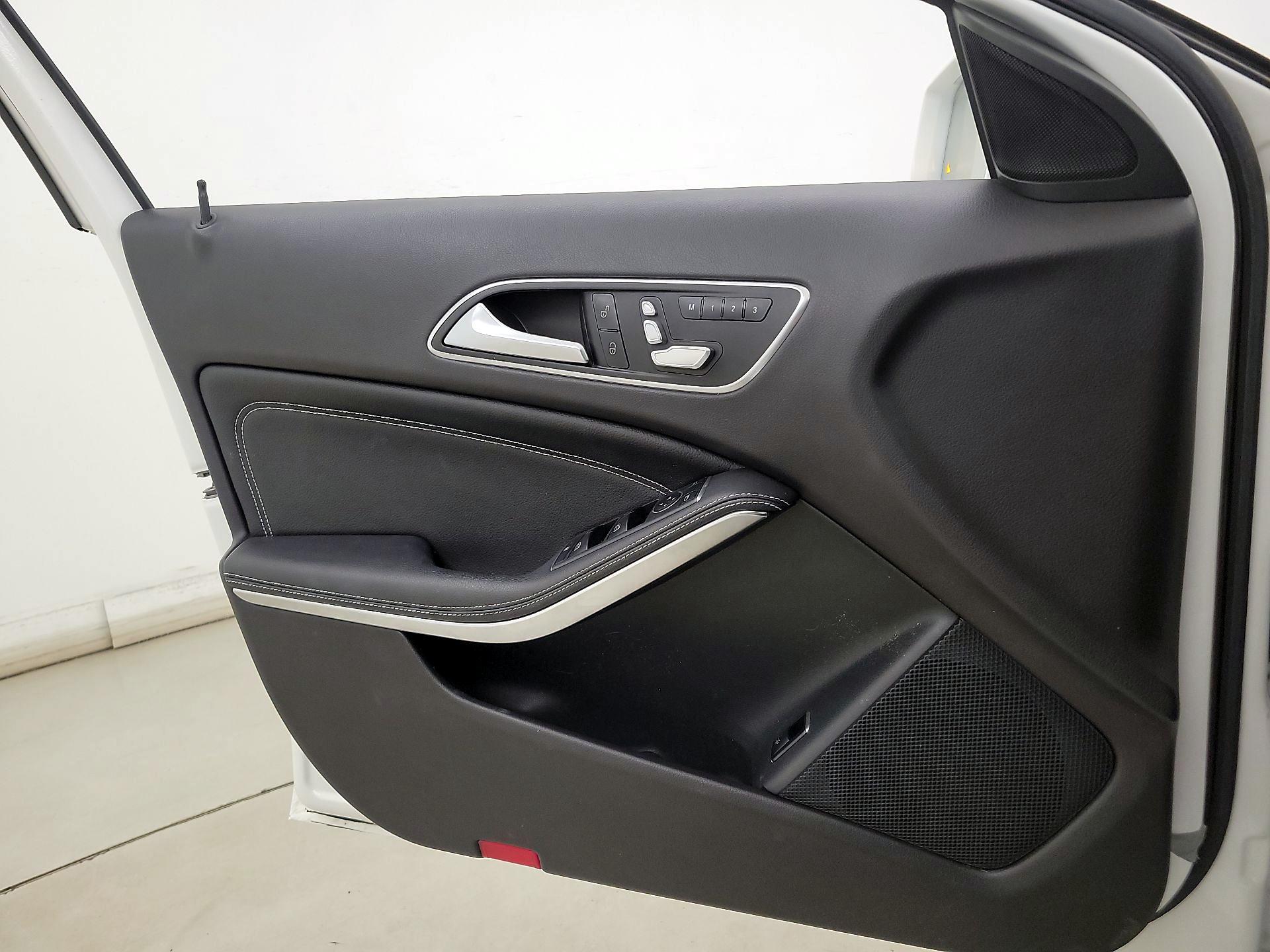 Thumbnail: 2020 Mercedes-Benz GLA - 12