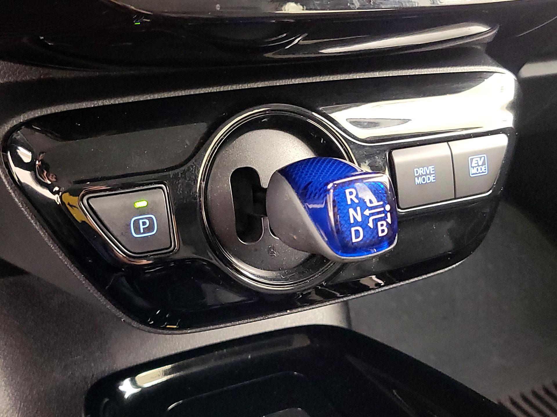 Thumbnail: 2021 Toyota Prius - 17