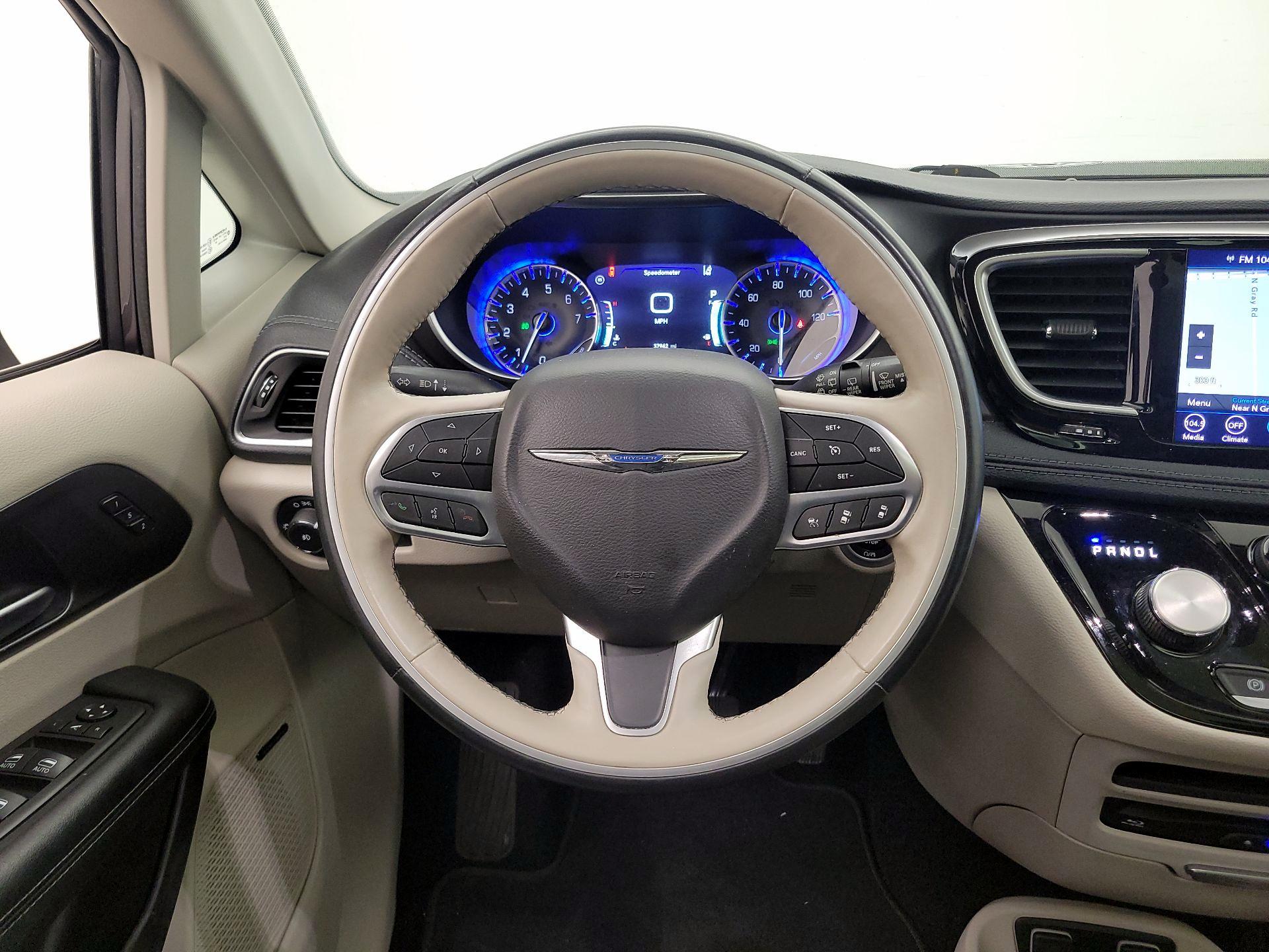 Thumbnail: 2020 Chrysler Pacifica - 10