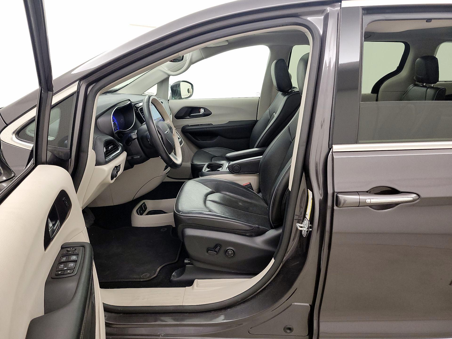 Thumbnail: 2020 Chrysler Pacifica - 11