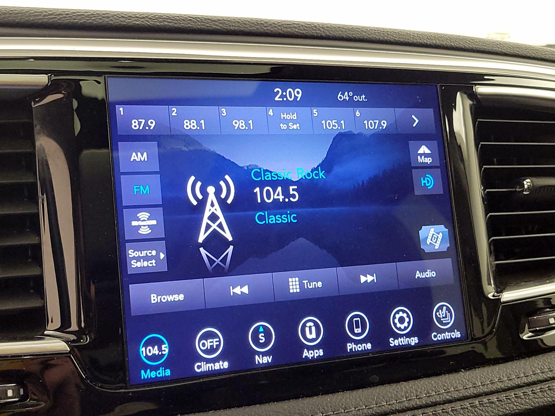 Thumbnail: 2020 Chrysler Pacifica - 16