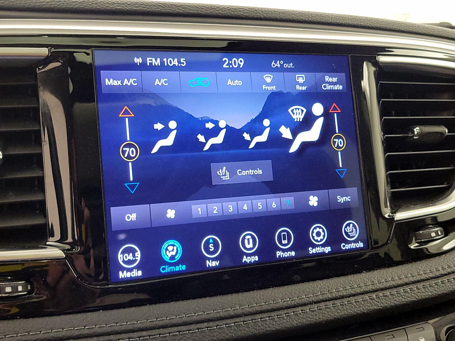 Thumbnail: 2020 Chrysler Pacifica - 17