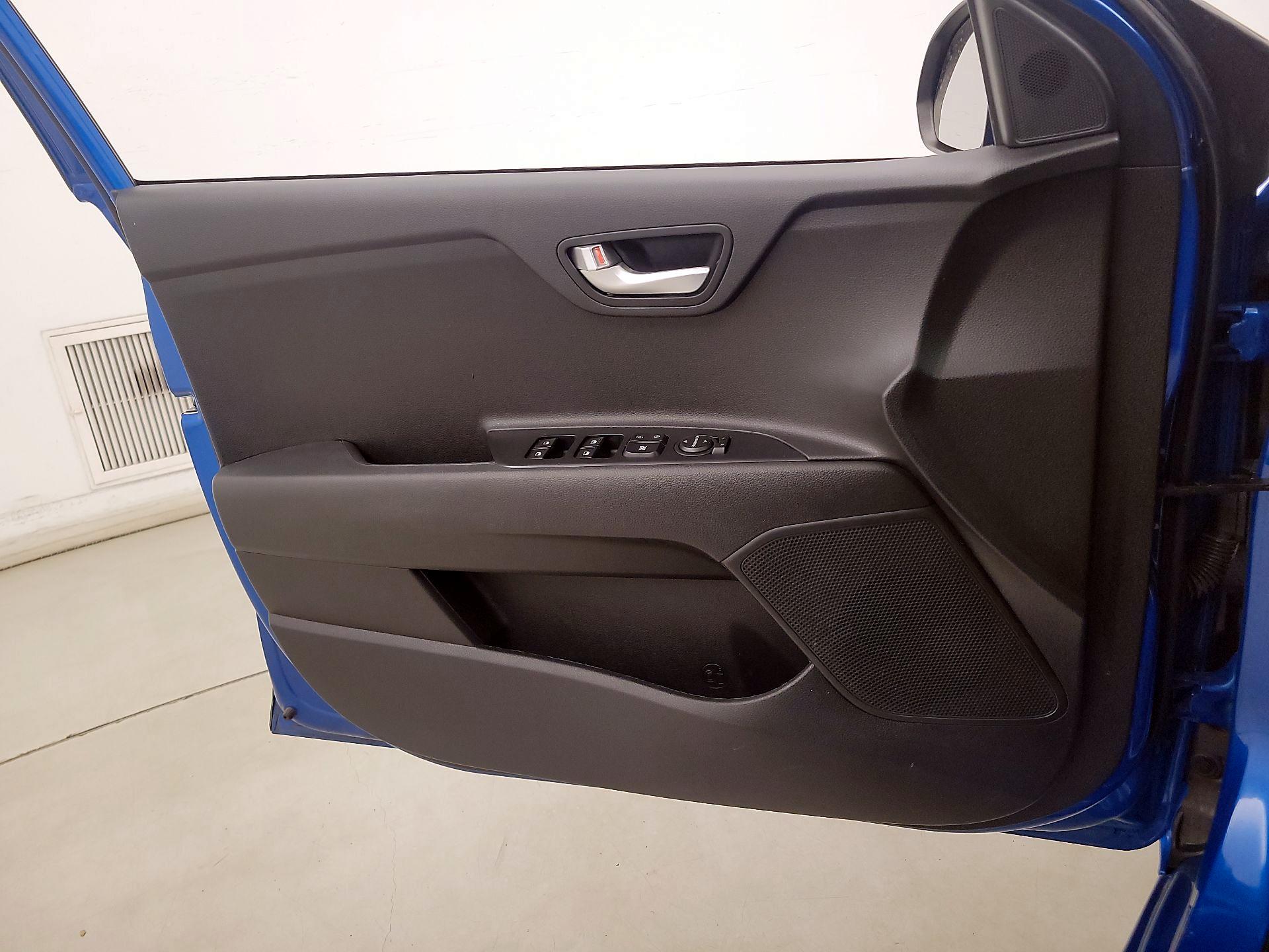 Thumbnail: 2023 Kia Rio - 12