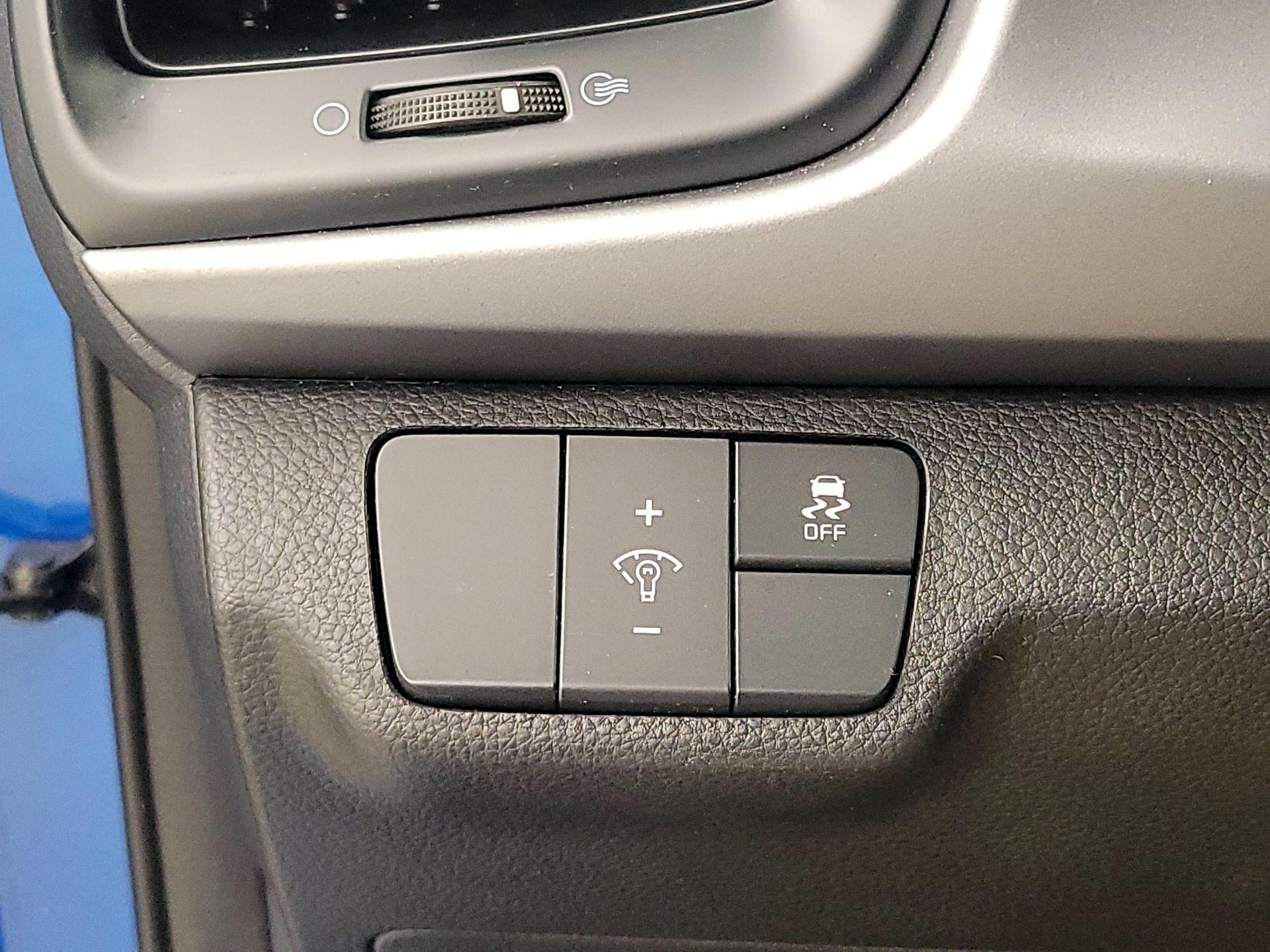 Thumbnail: 2023 Kia Rio - 13