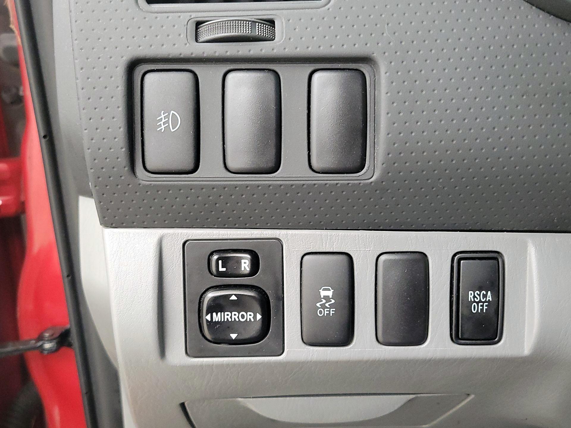 Thumbnail: 2015 Toyota Tacoma - 13