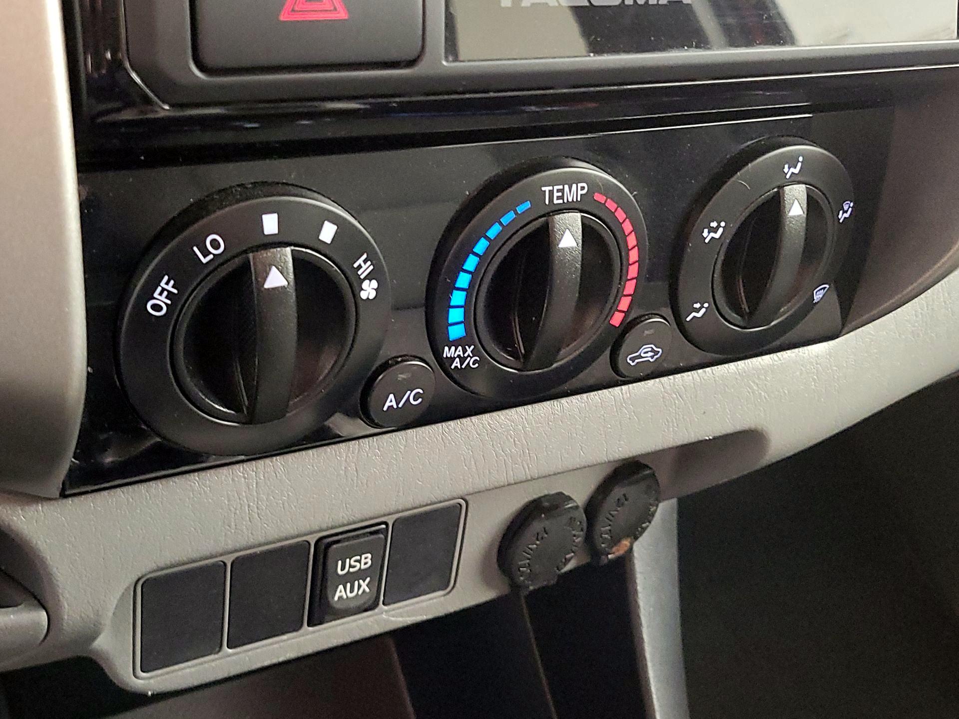 Thumbnail: 2015 Toyota Tacoma - 16