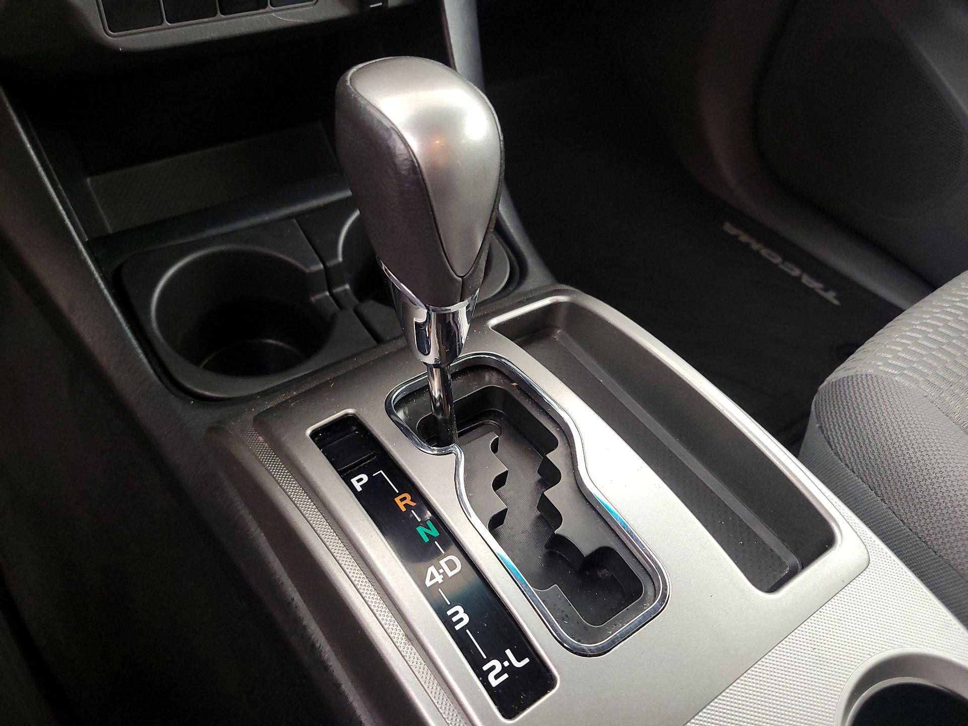 Thumbnail: 2015 Toyota Tacoma - 17