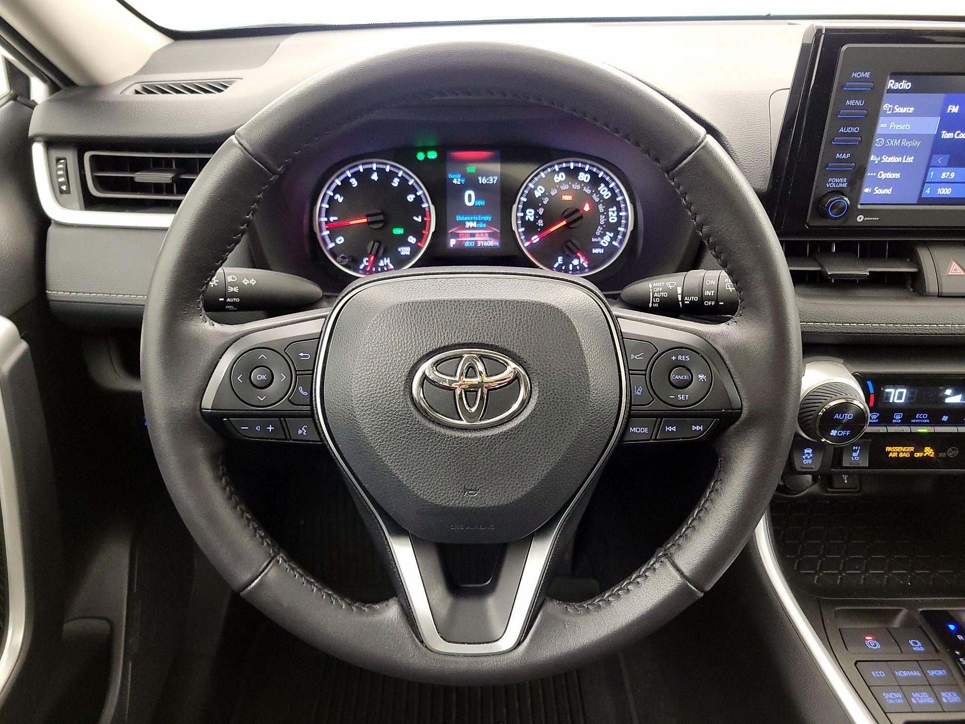 Thumbnail: 2022 Toyota RAV4 - 10