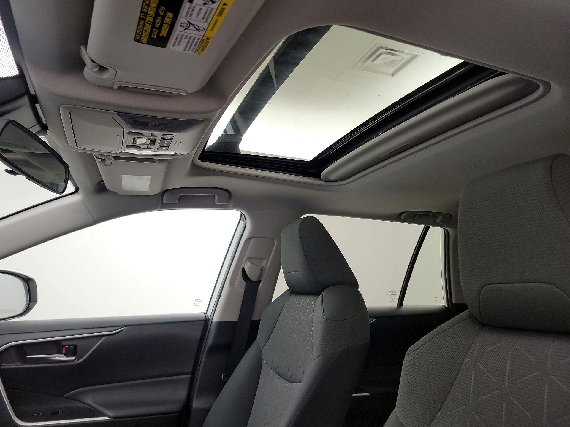 Thumbnail: 2022 Toyota RAV4 - 19