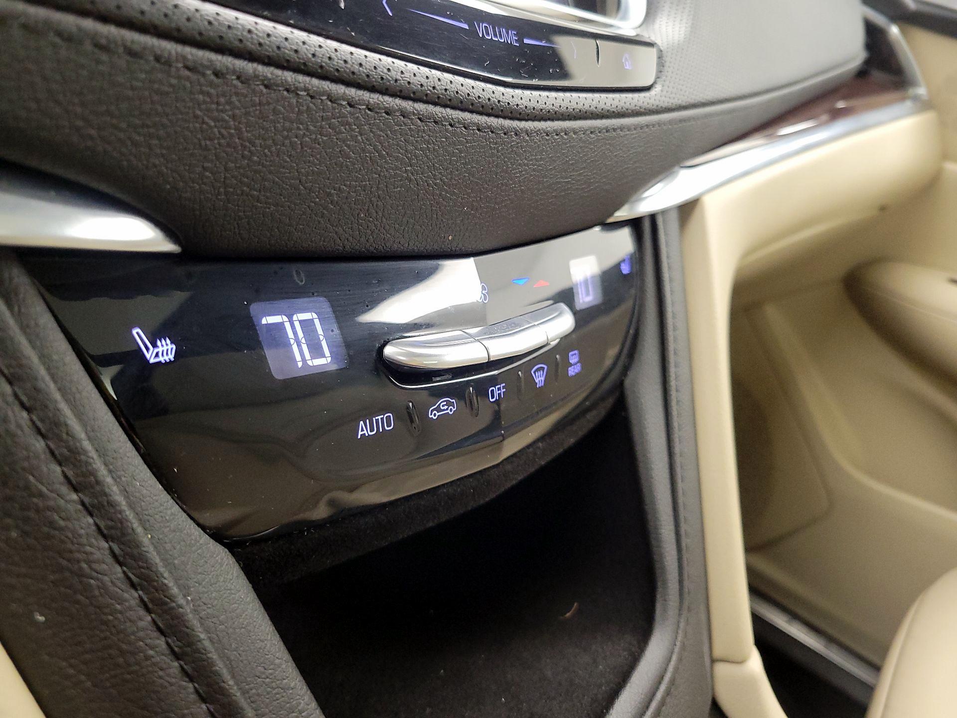 Thumbnail: 2018 Cadillac XT5 - 17