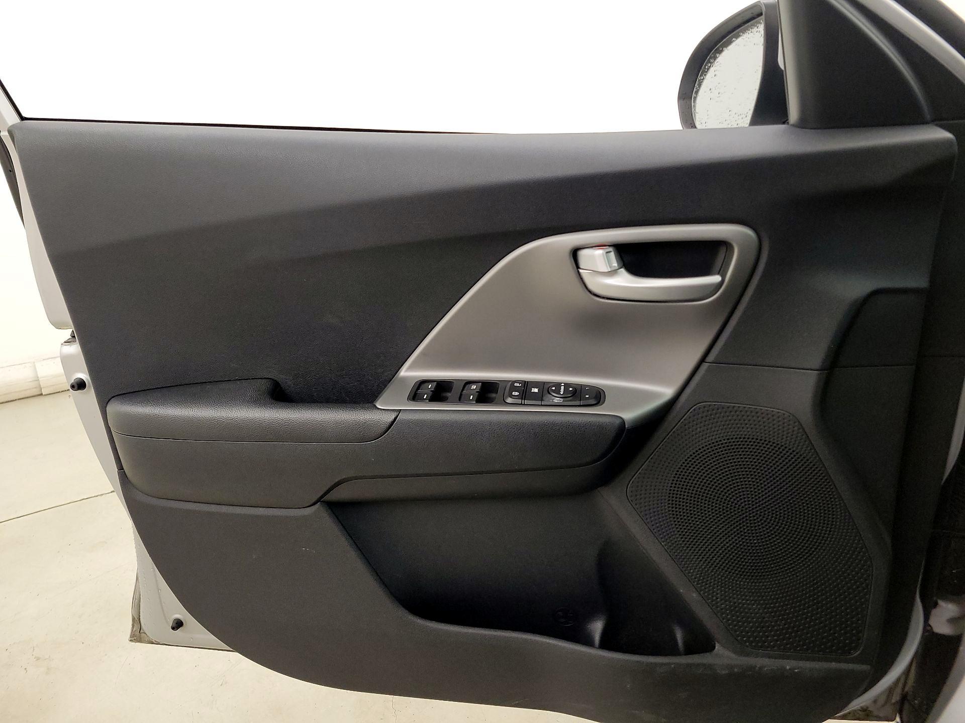 Thumbnail: 2018 Kia Niro - 12