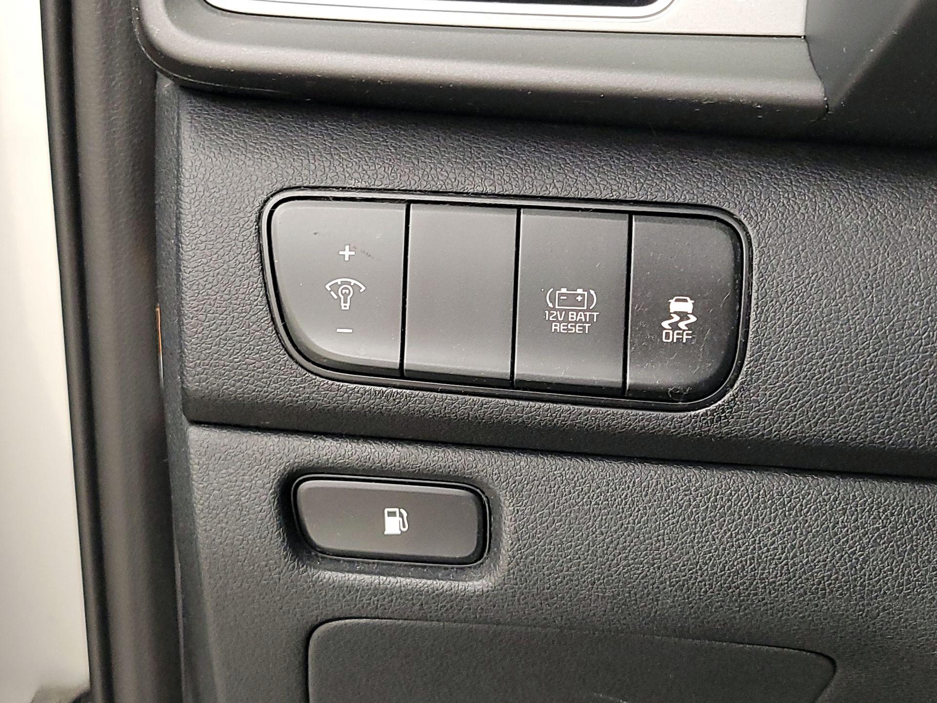 Thumbnail: 2018 Kia Niro - 13