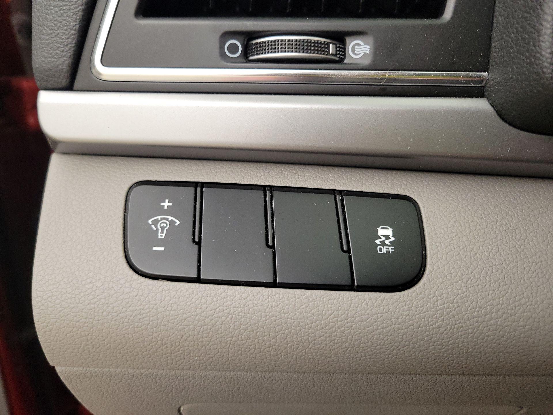 Thumbnail: 2017 Hyundai Elantra - 13