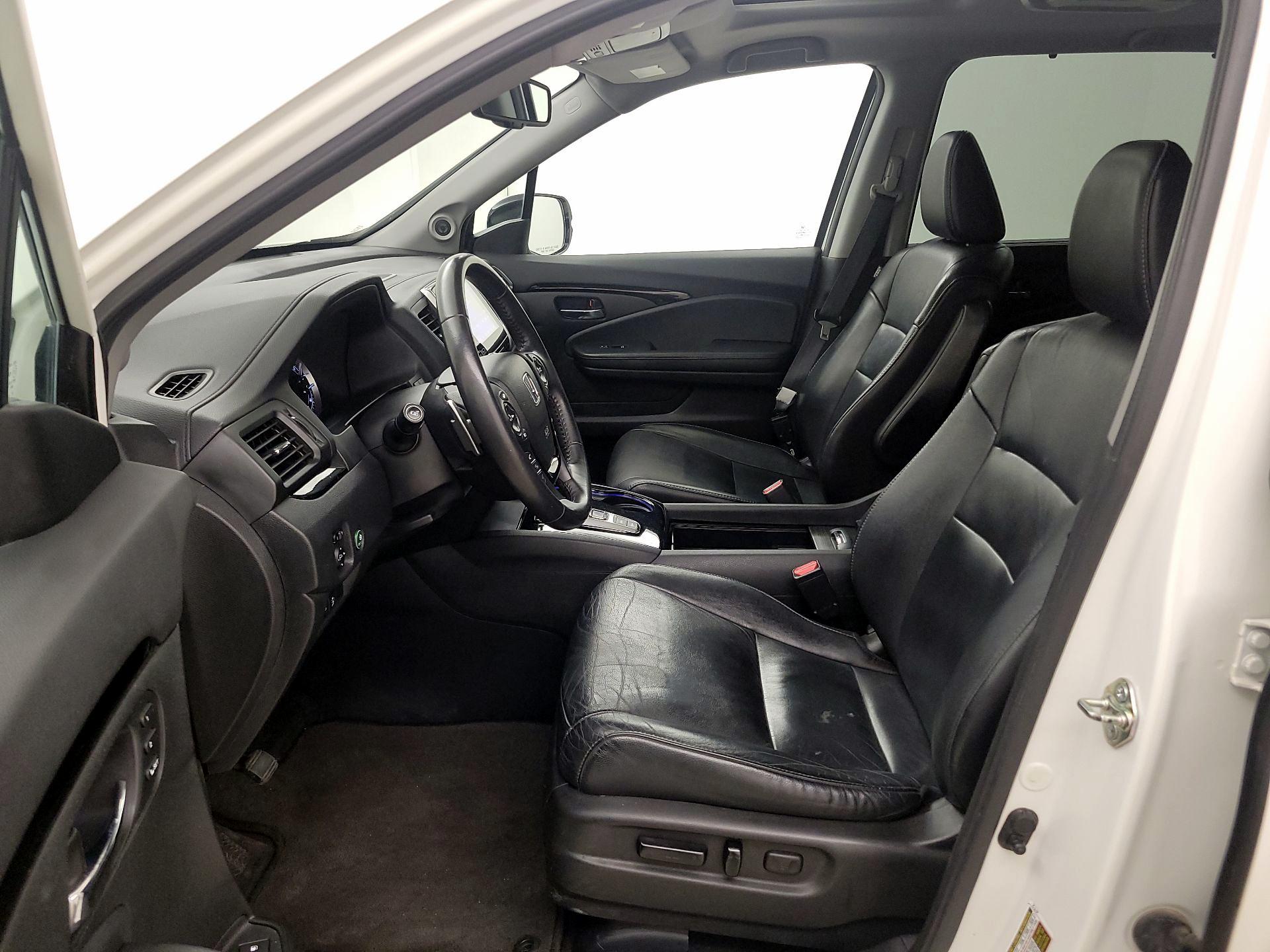 Thumbnail: 2017 Honda Pilot - 11