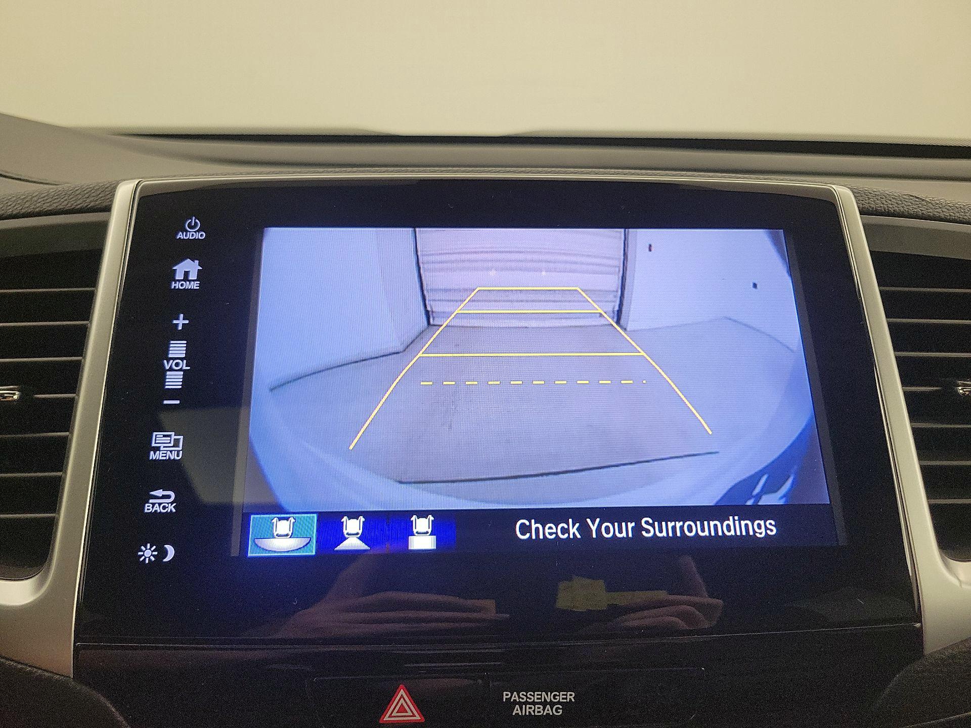 Thumbnail: 2017 Honda Pilot - 15