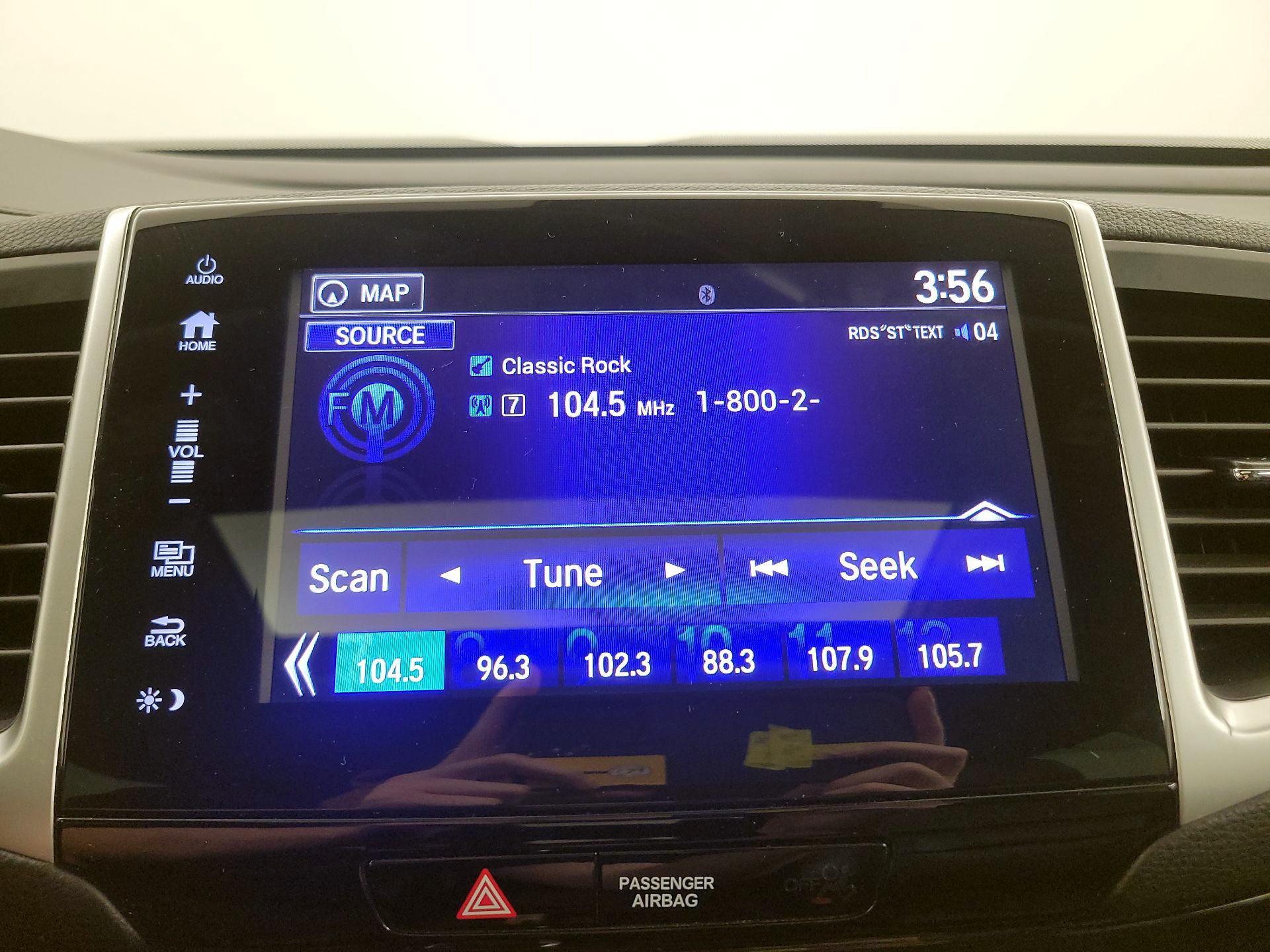 Thumbnail: 2017 Honda Pilot - 16