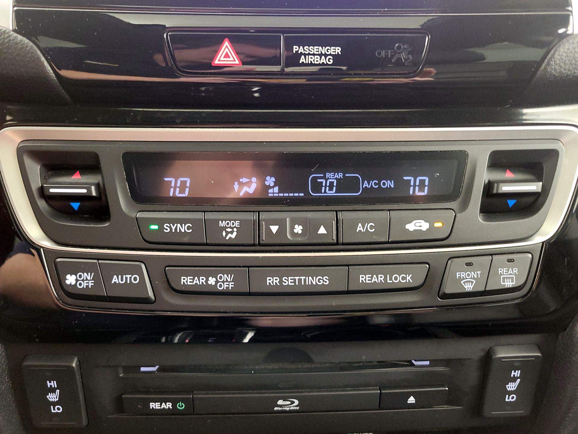 Thumbnail: 2017 Honda Pilot - 17