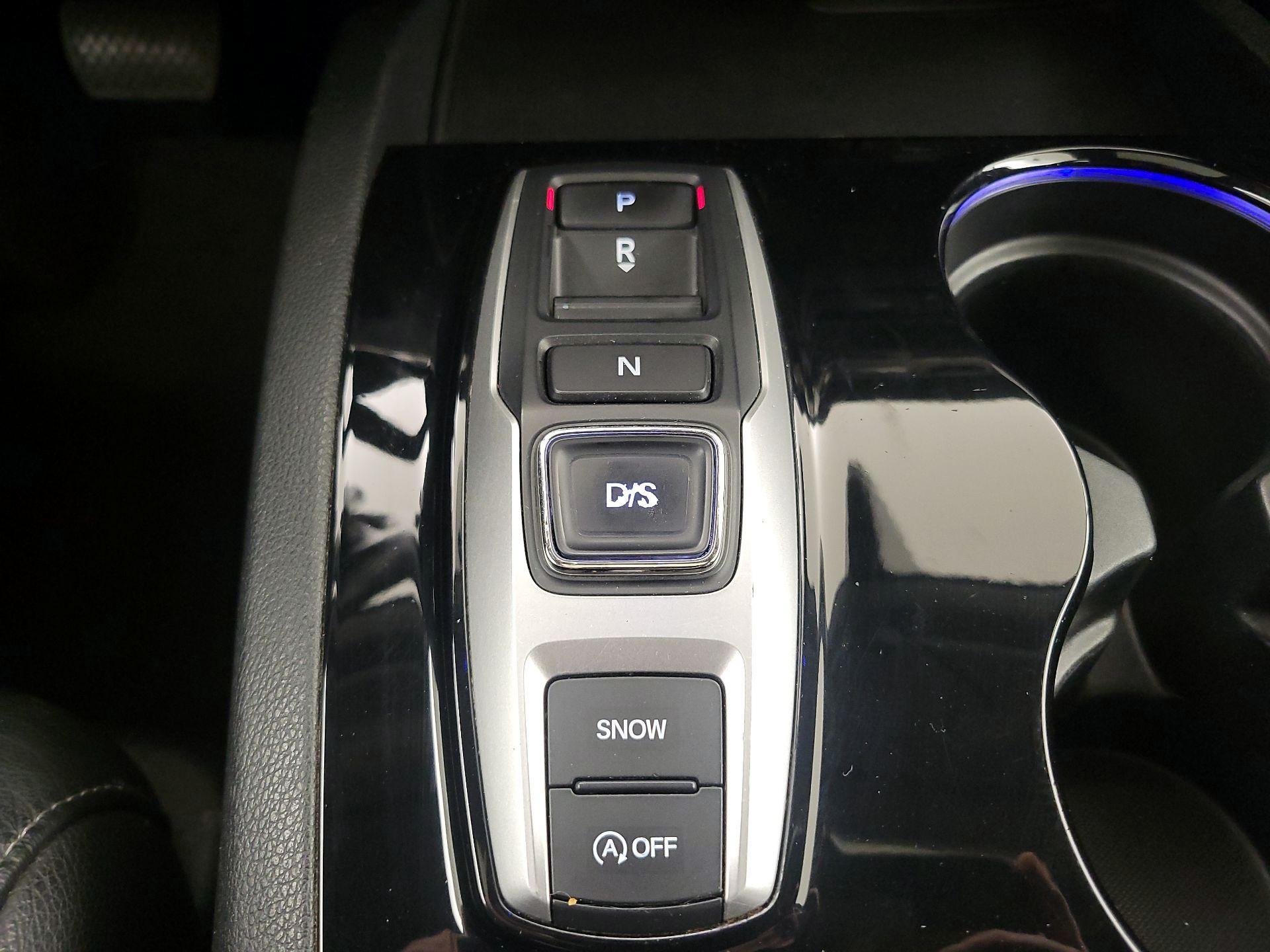 Thumbnail: 2017 Honda Pilot - 18