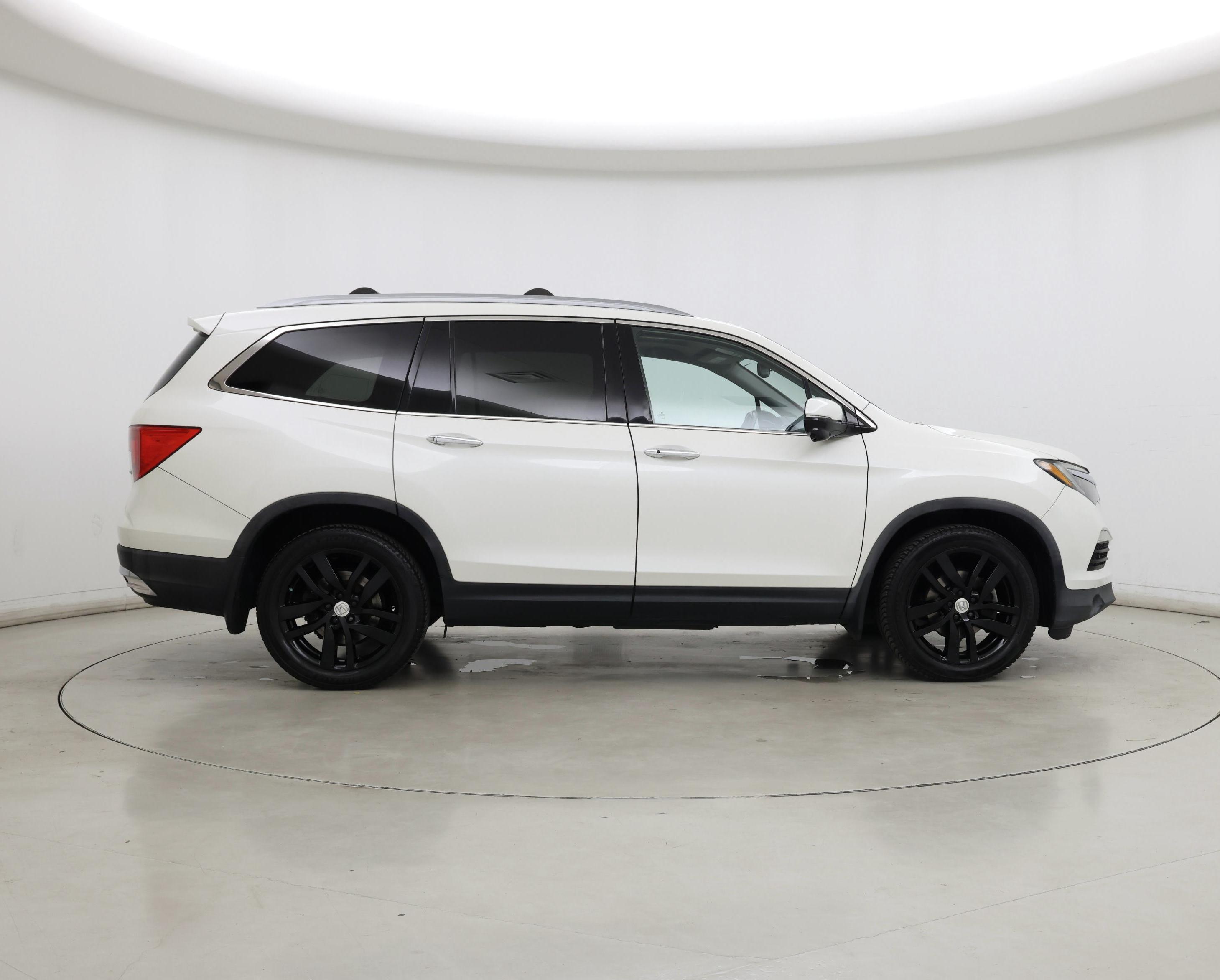 Thumbnail: 2017 Honda Pilot - 7