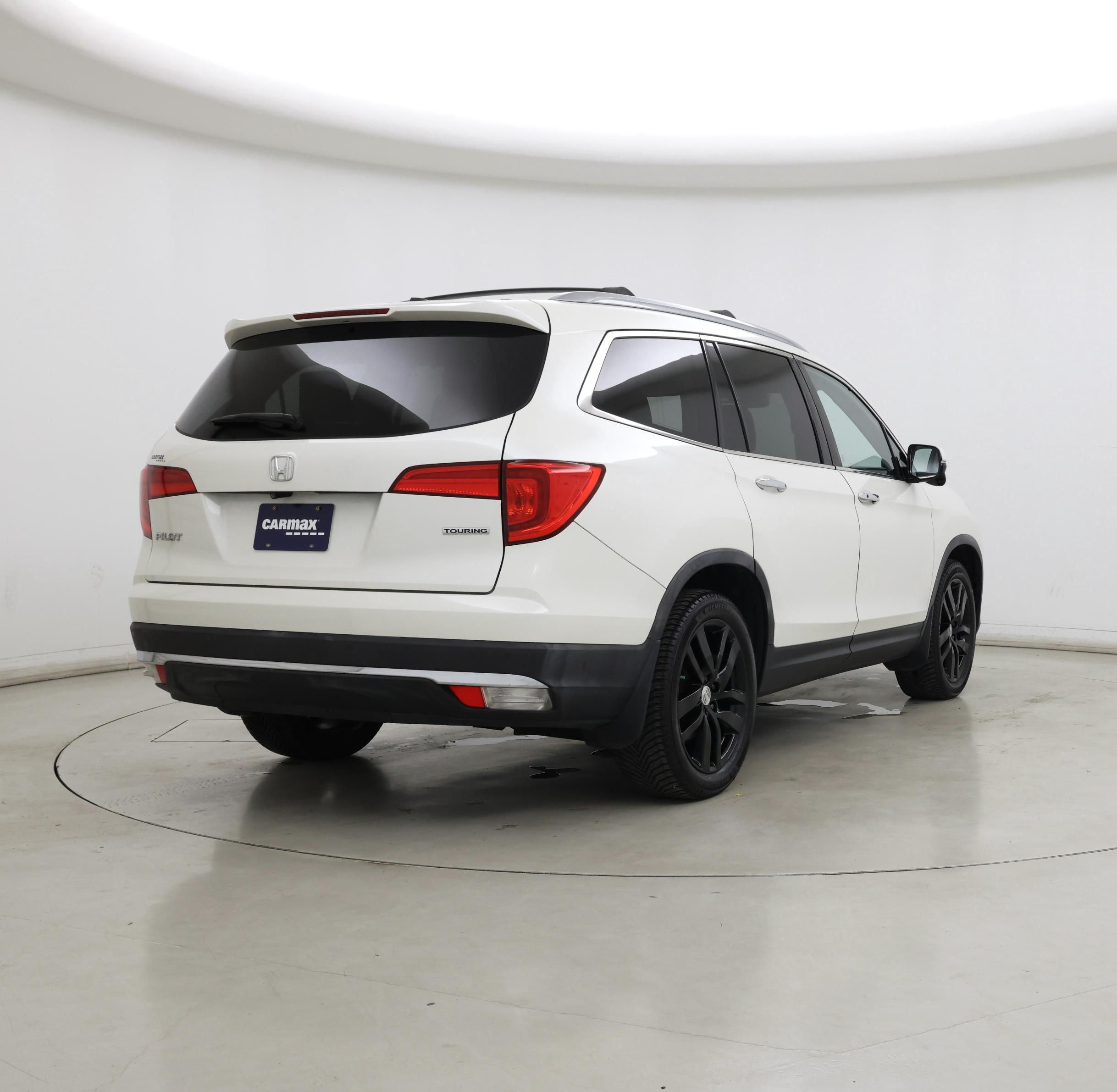 Thumbnail: 2017 Honda Pilot - 8