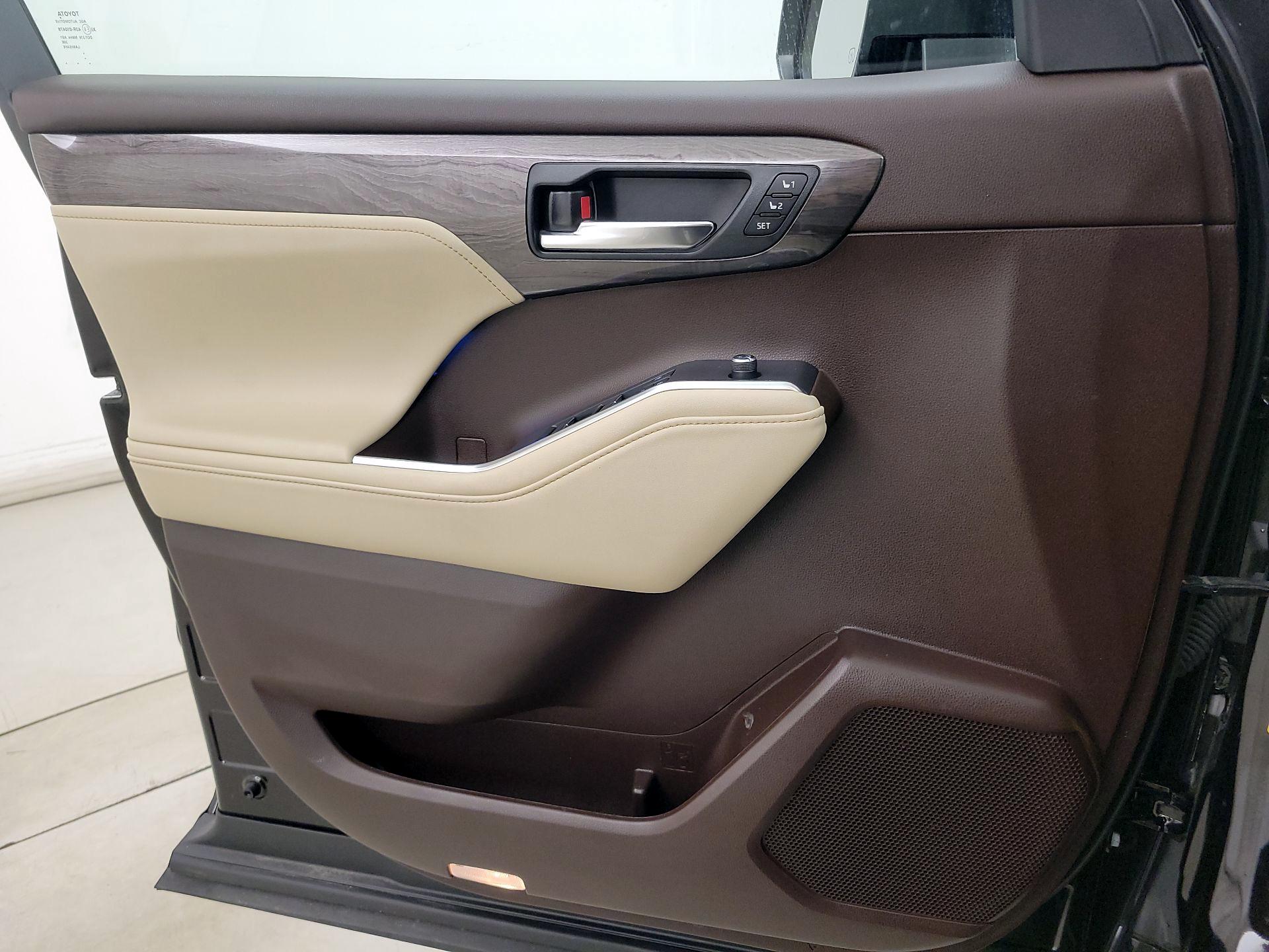 Thumbnail: 2021 Toyota Highlander - 12