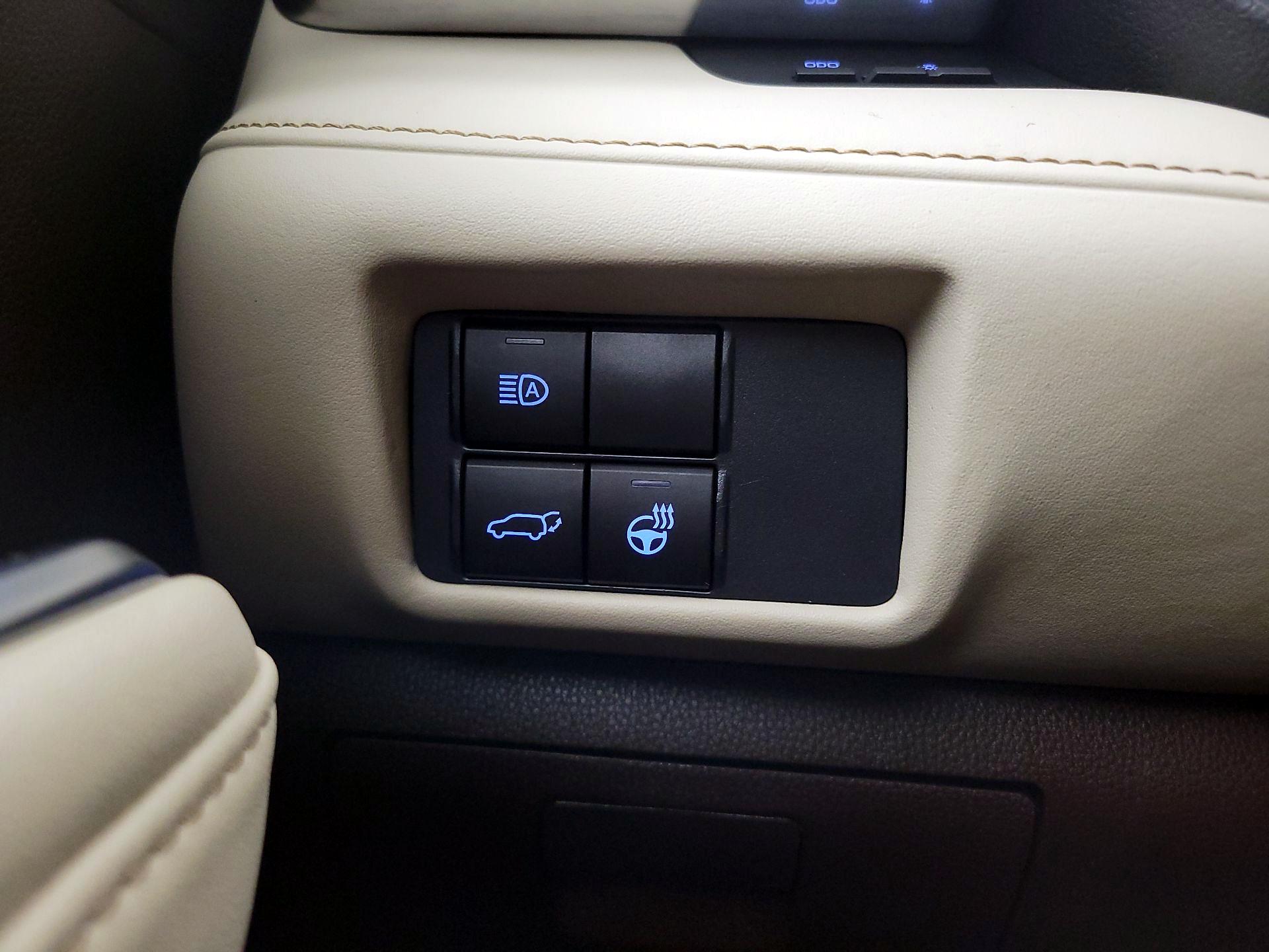 Thumbnail: 2021 Toyota Highlander - 13