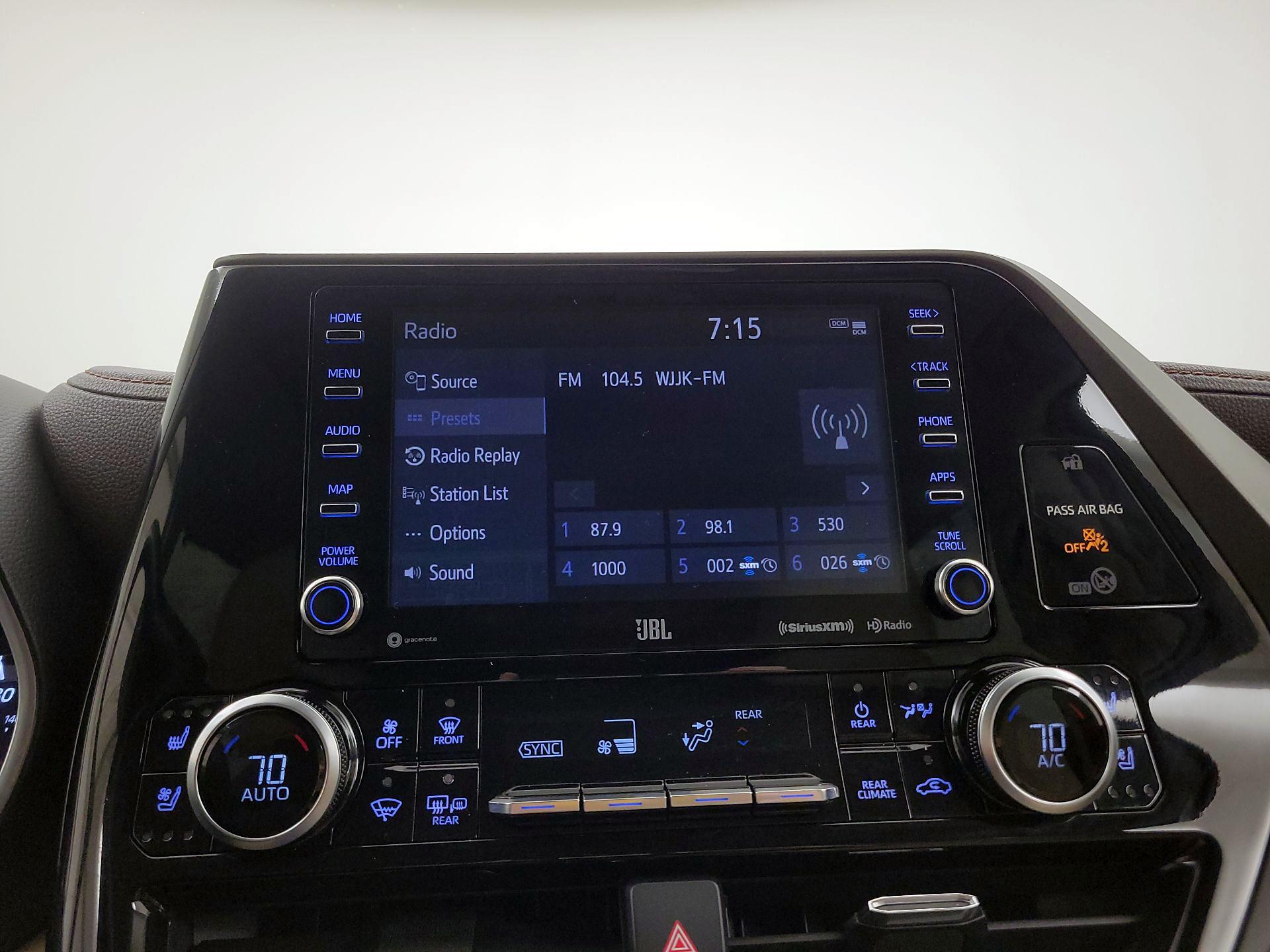 Thumbnail: 2021 Toyota Highlander - 16