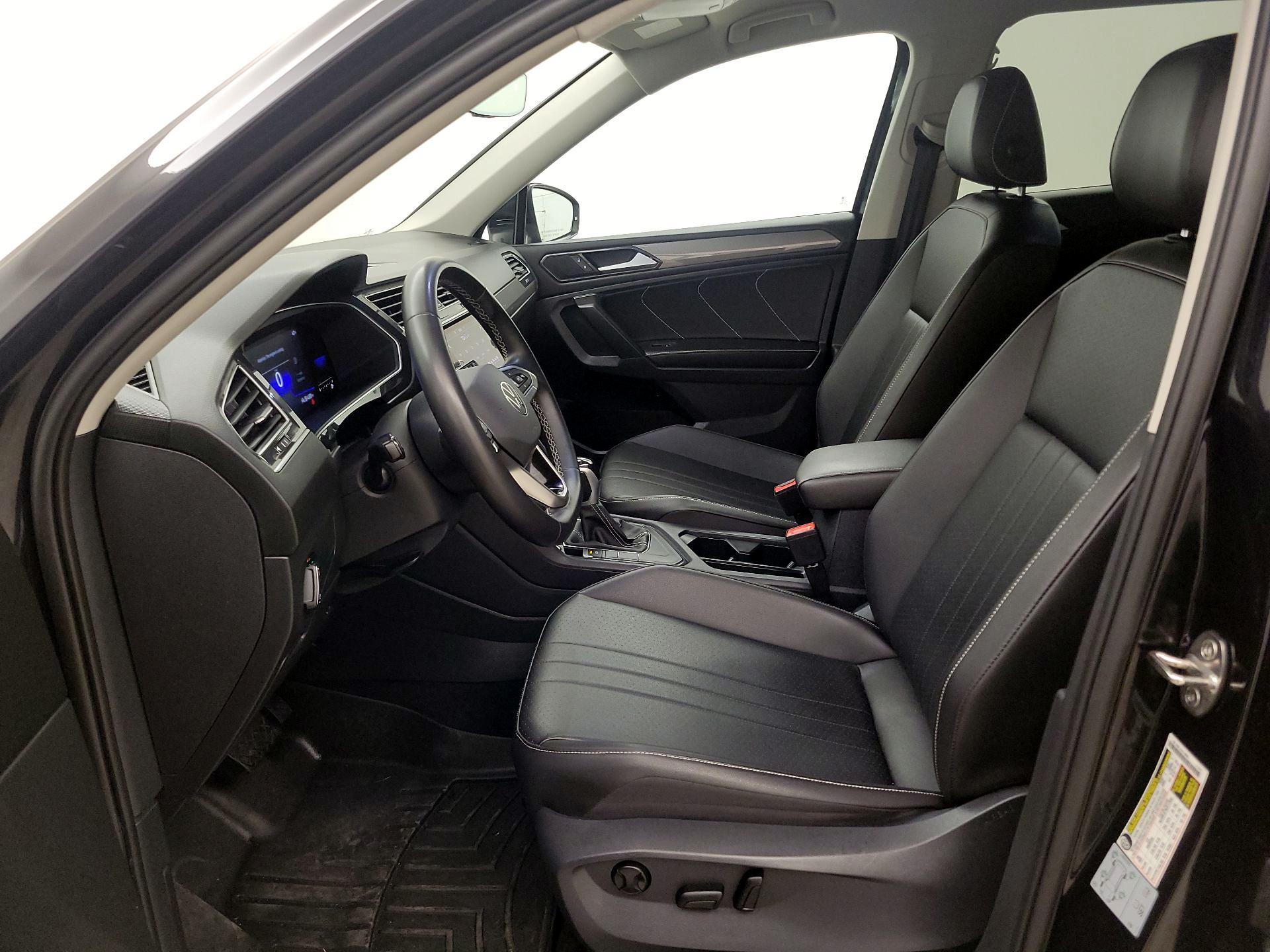 Thumbnail: 2022 Volkswagen Tiguan - 11