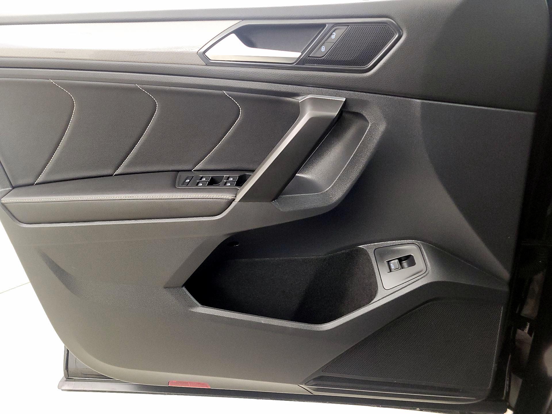 Thumbnail: 2022 Volkswagen Tiguan - 12