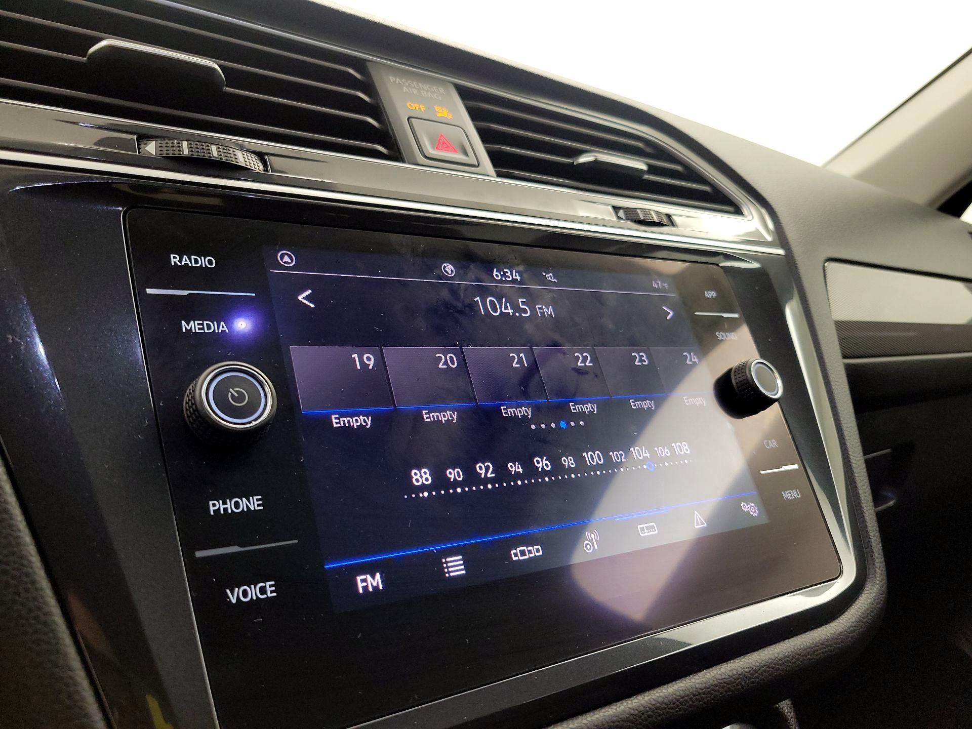 Thumbnail: 2022 Volkswagen Tiguan - 15