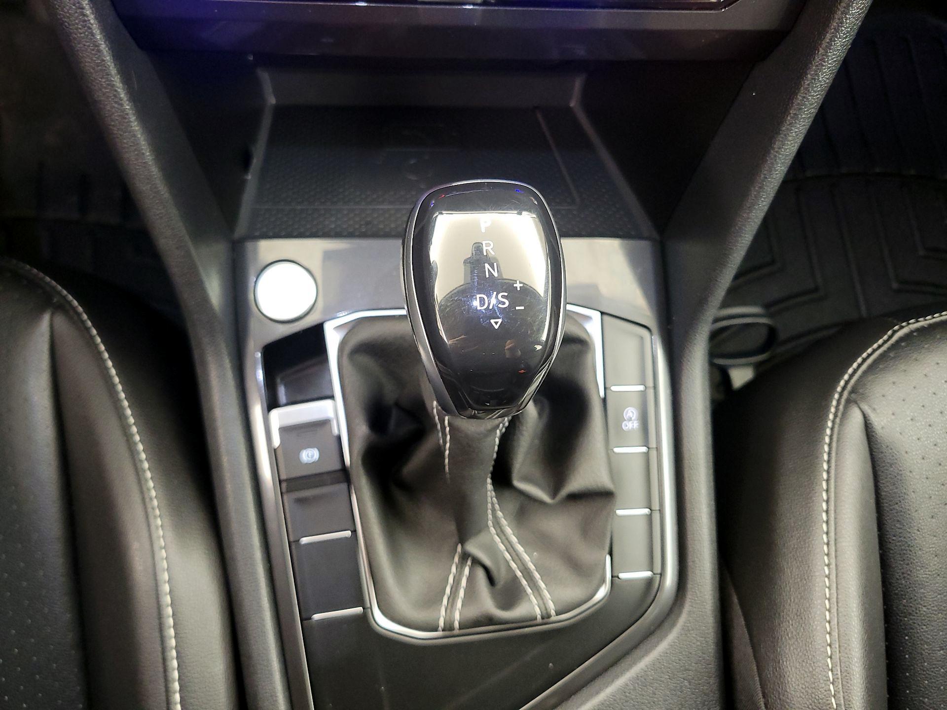 Thumbnail: 2022 Volkswagen Tiguan - 17