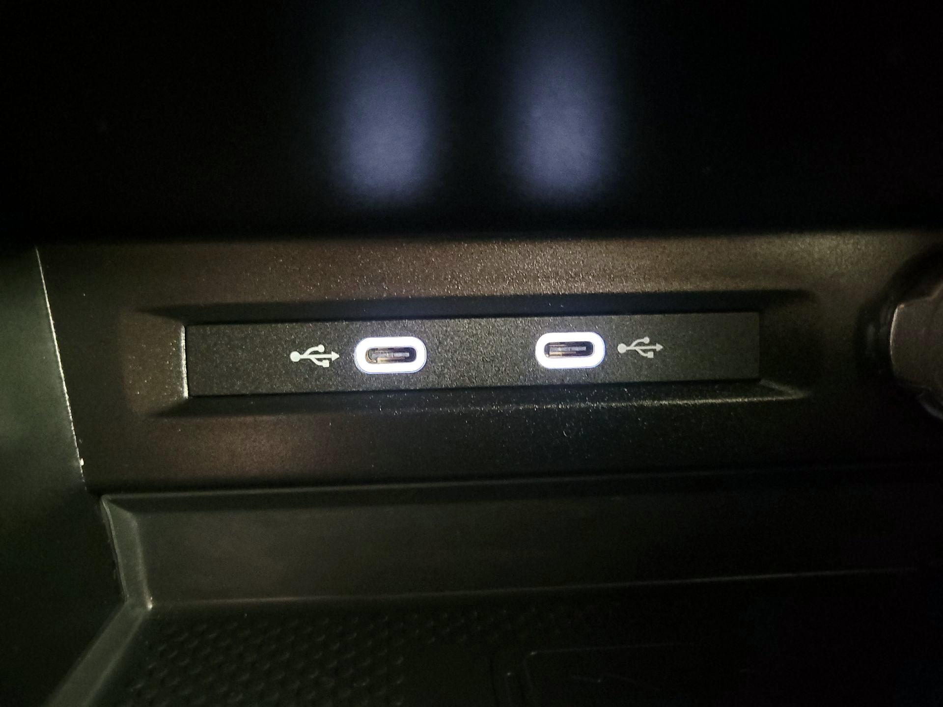 Thumbnail: 2022 Volkswagen Tiguan - 18