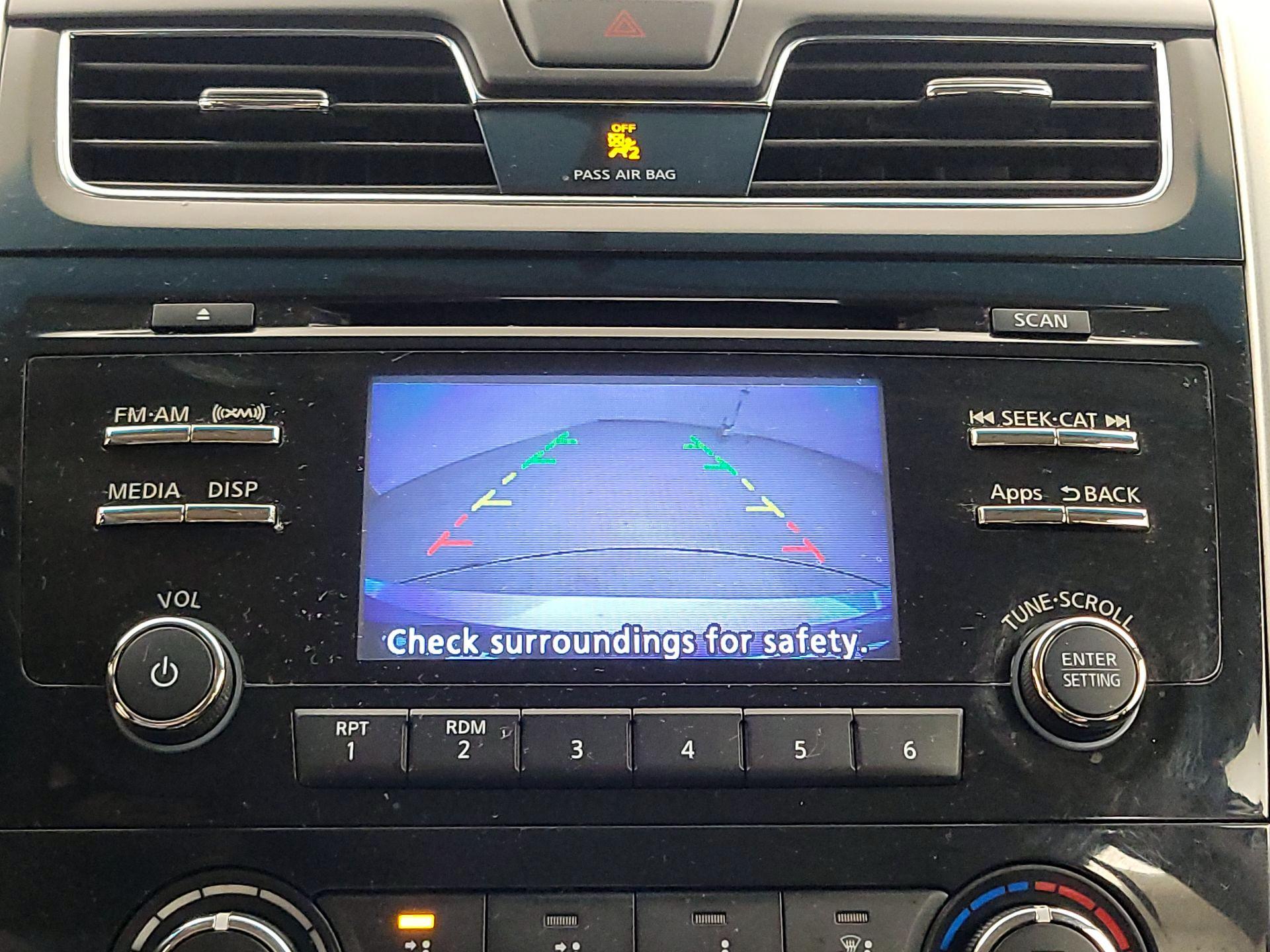 Thumbnail: 2015 Nissan Altima - 14