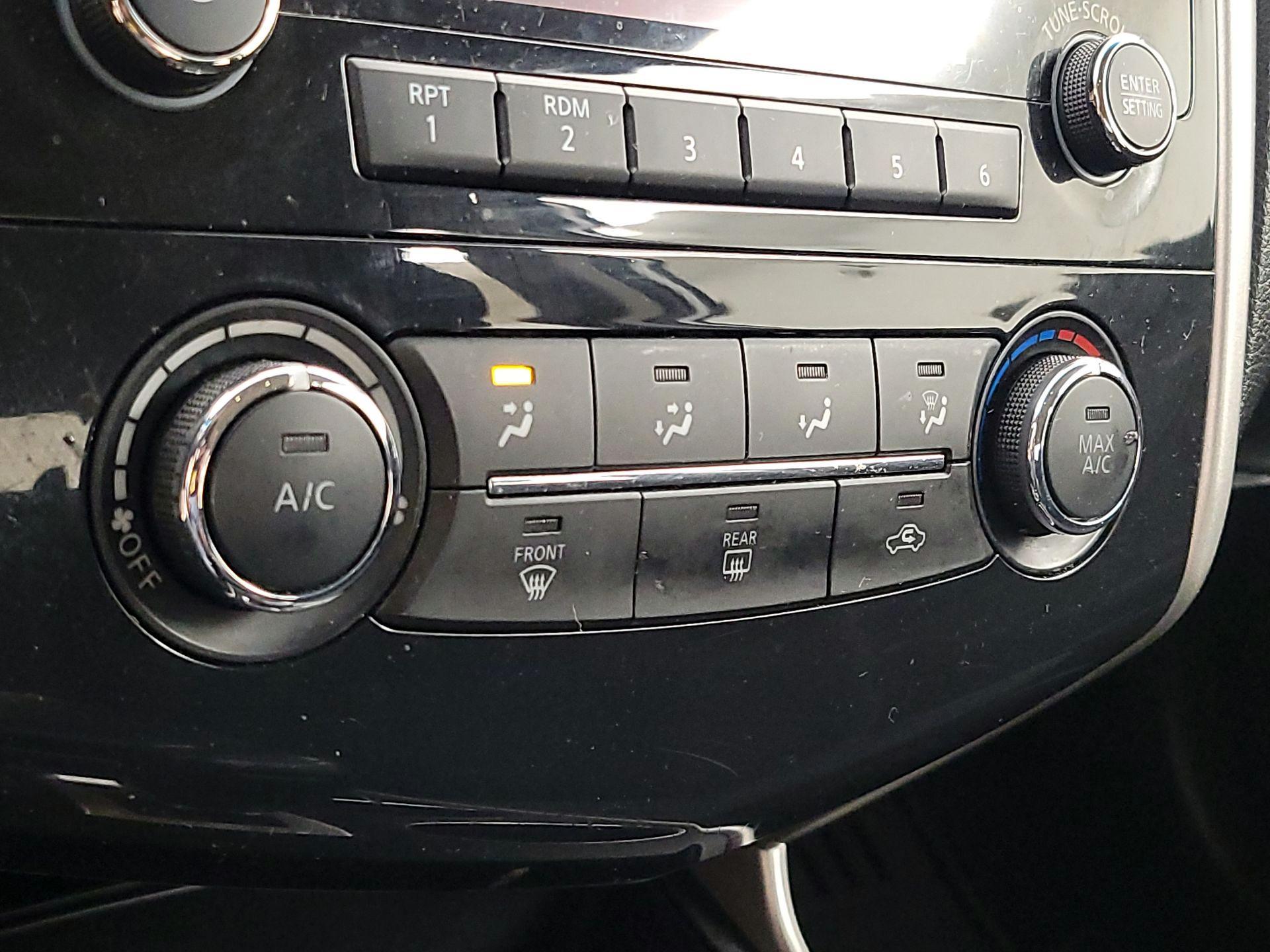 Thumbnail: 2015 Nissan Altima - 16