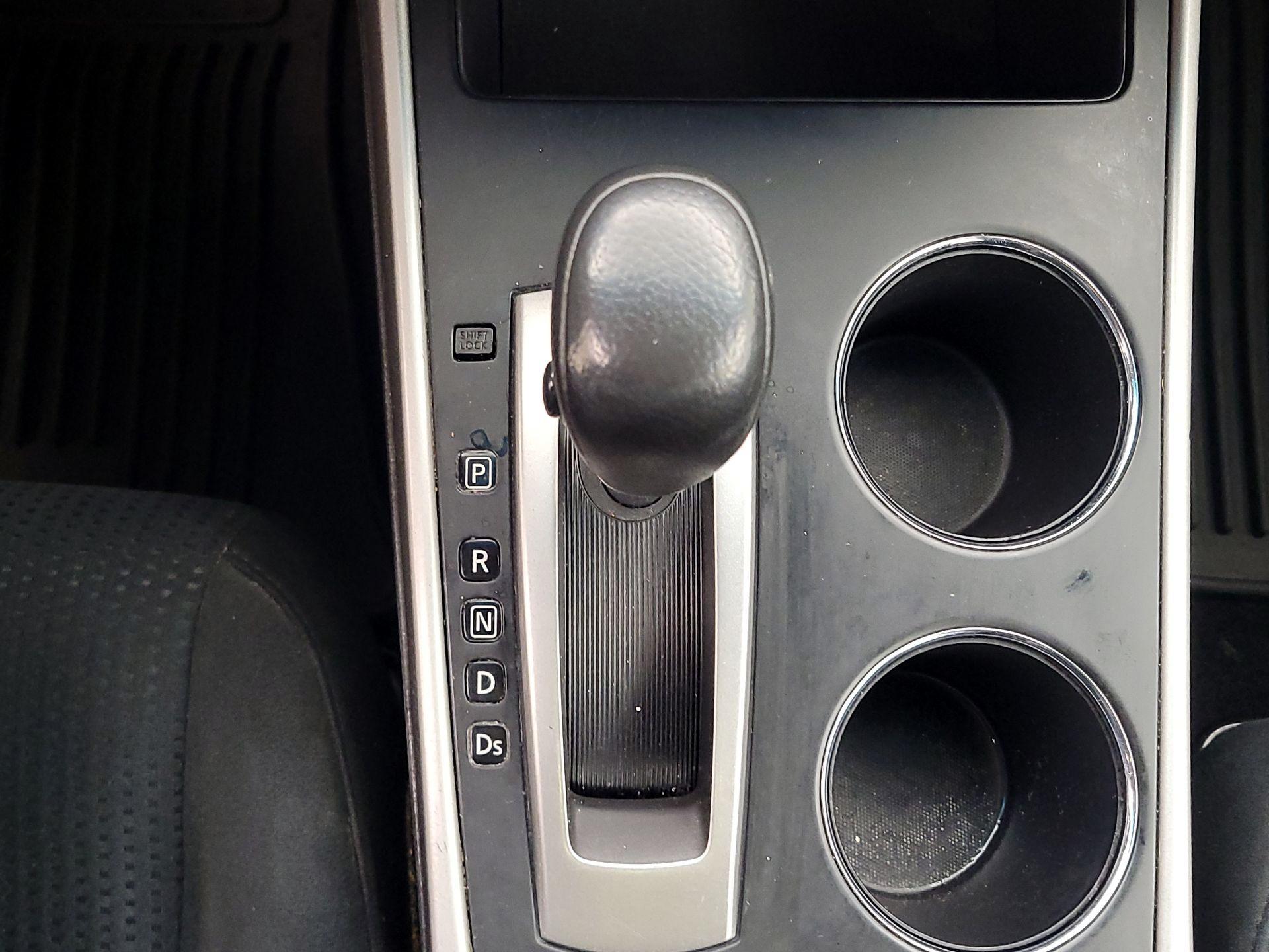 Thumbnail: 2015 Nissan Altima - 17