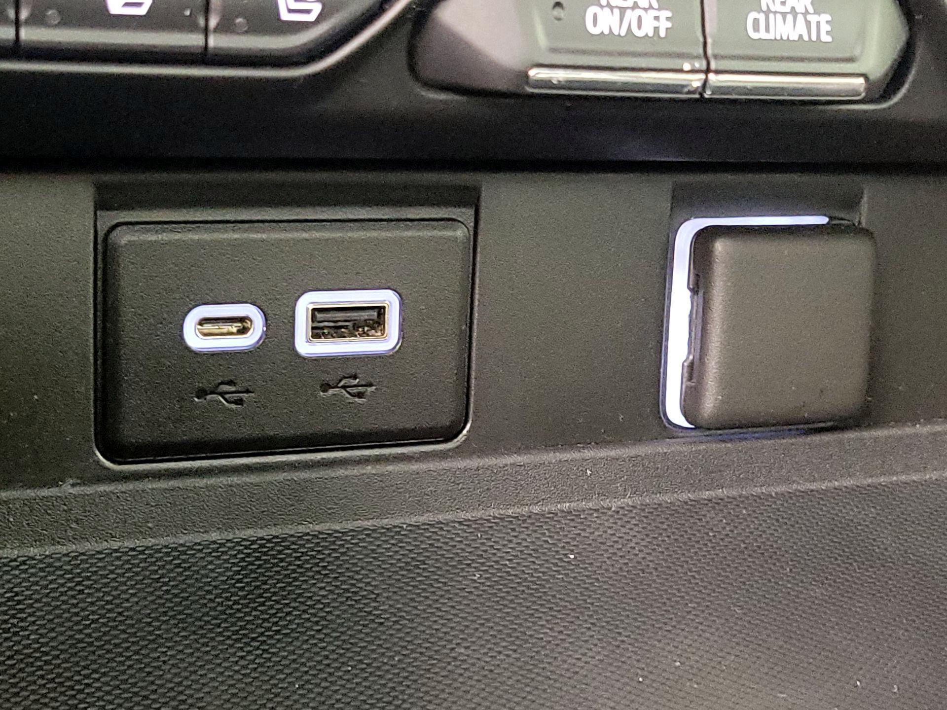 Thumbnail: 2022 GMC Yukon - 19