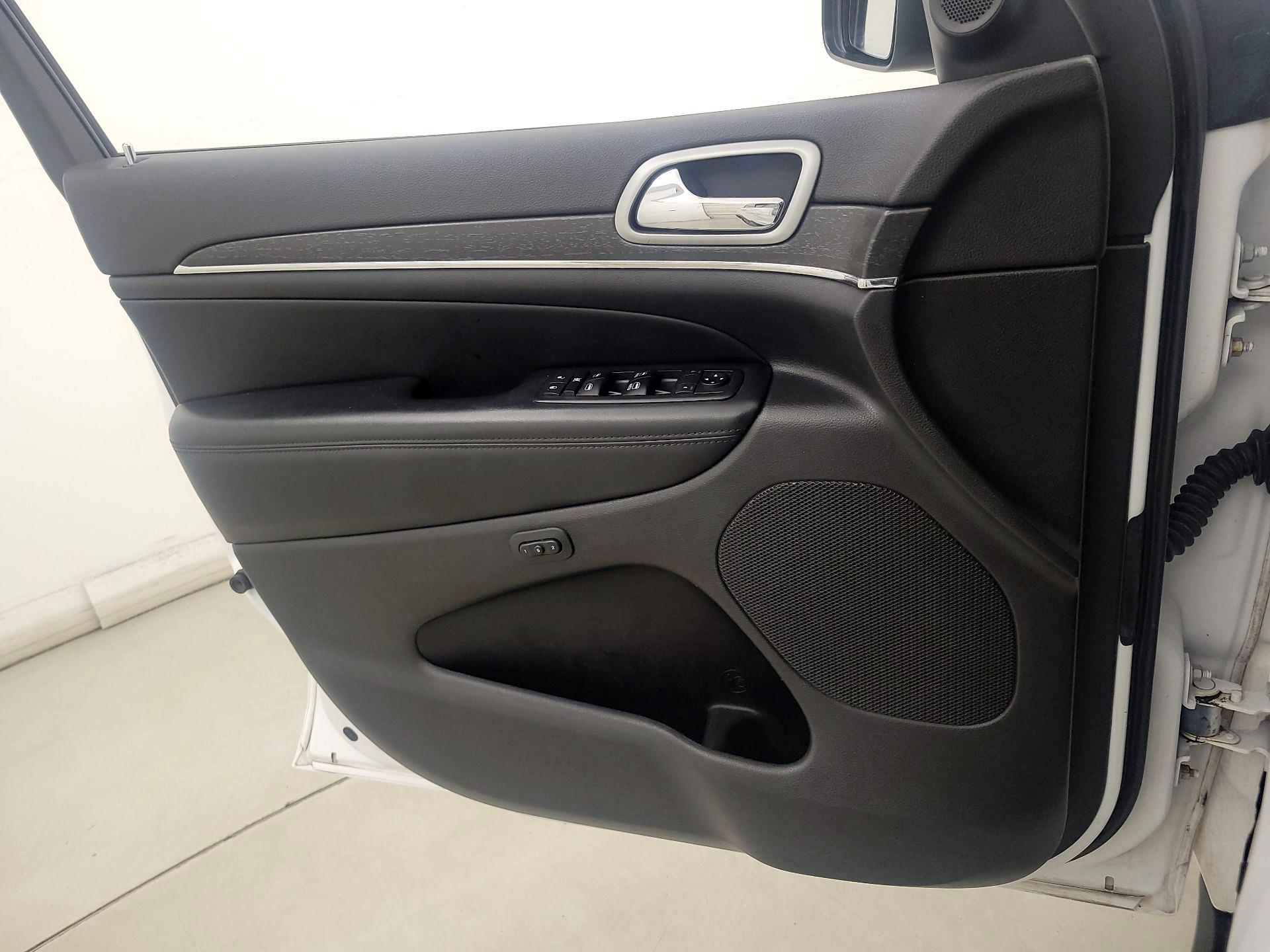 Thumbnail: 2018 Jeep Grand Cherokee - 12