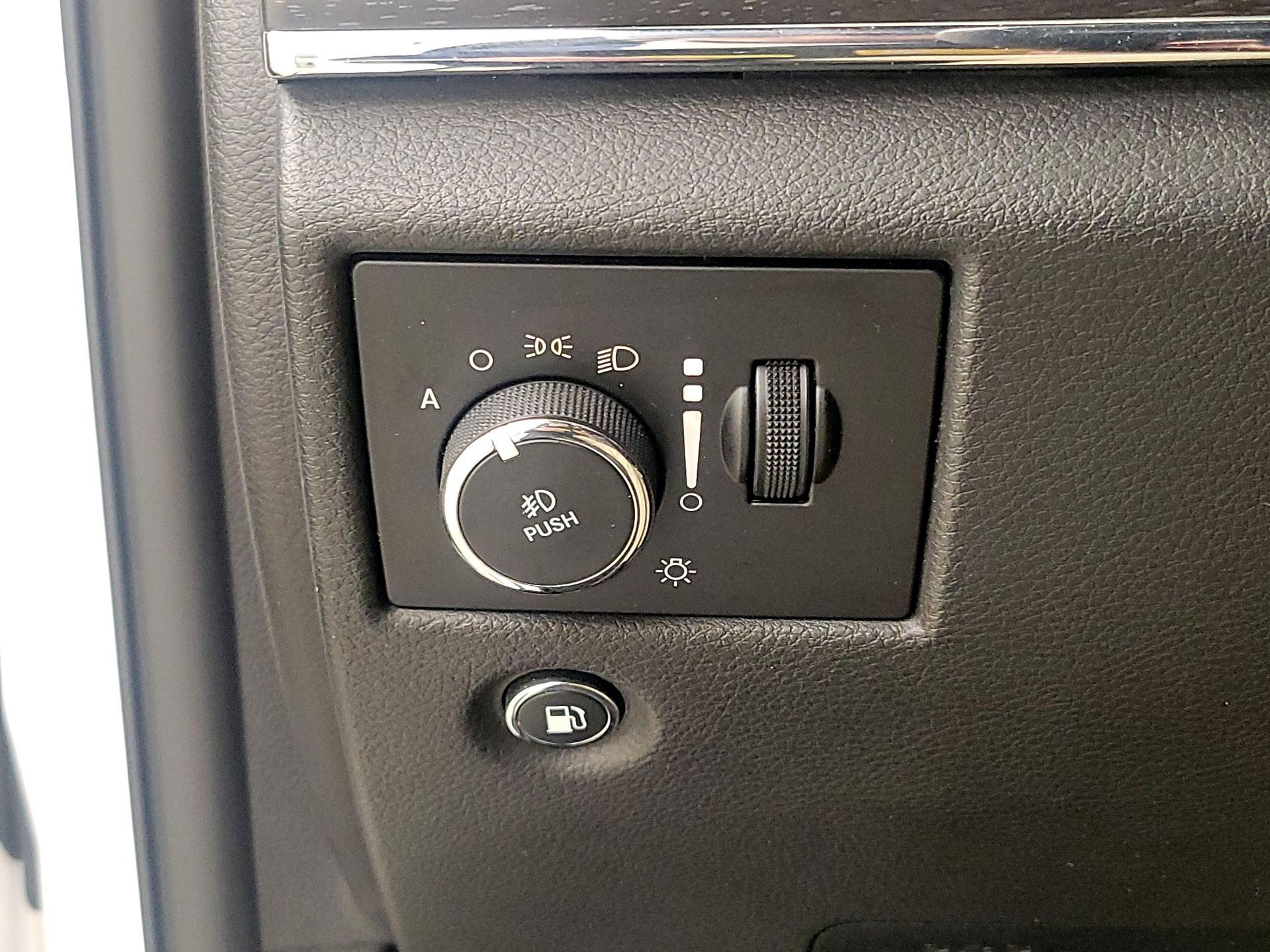 Thumbnail: 2018 Jeep Grand Cherokee - 13