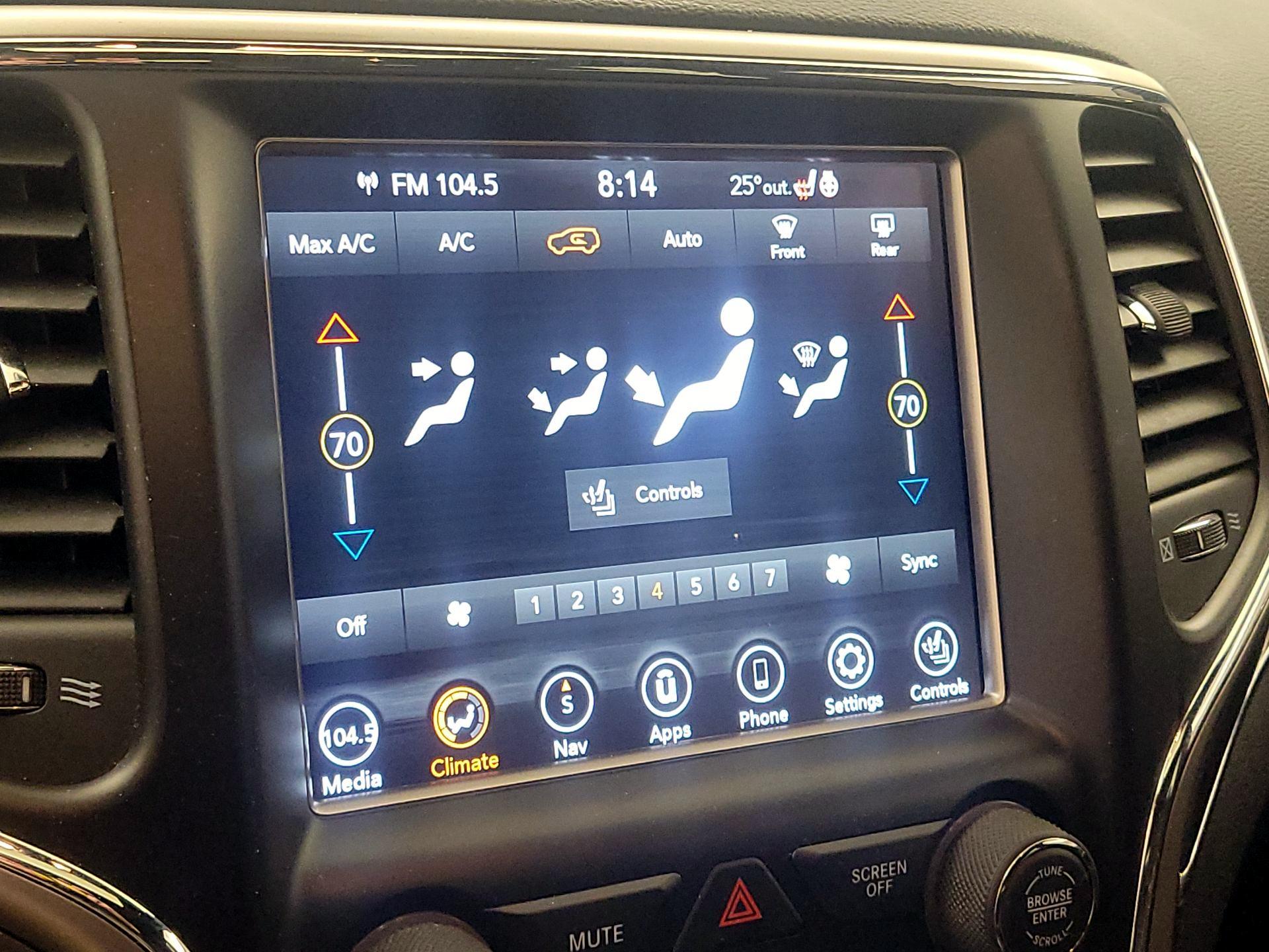 Thumbnail: 2018 Jeep Grand Cherokee - 17