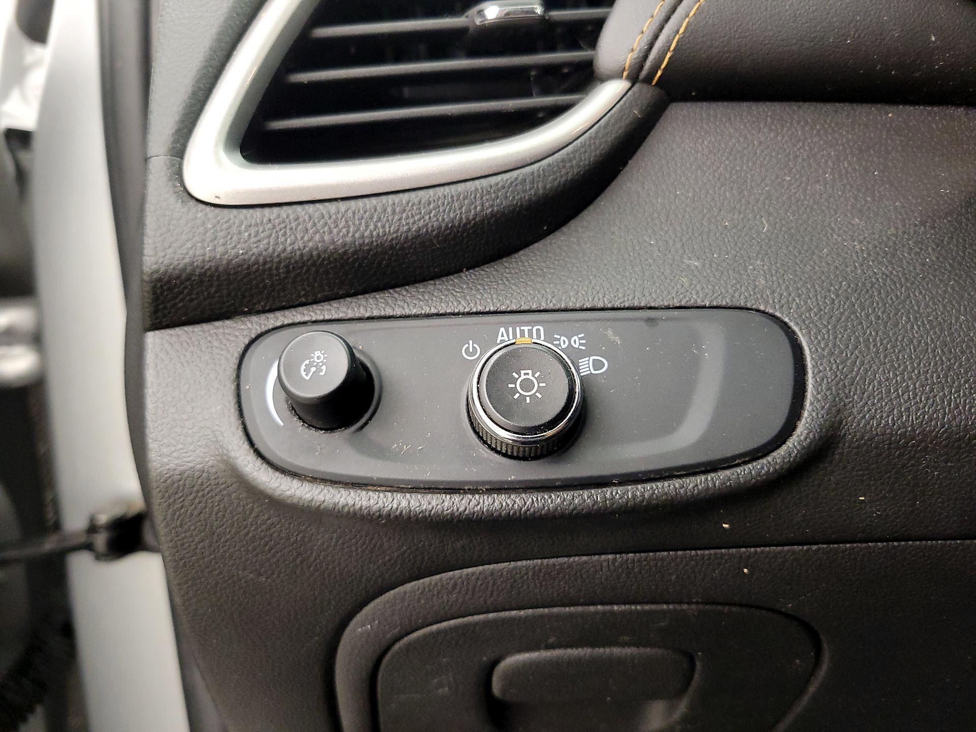 Thumbnail: 2017 Chevrolet Trax - 13