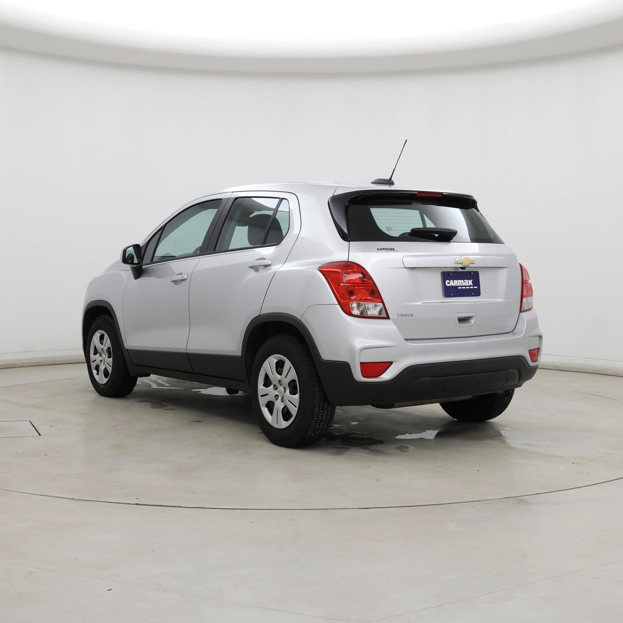 Thumbnail: 2017 Chevrolet Trax - 2