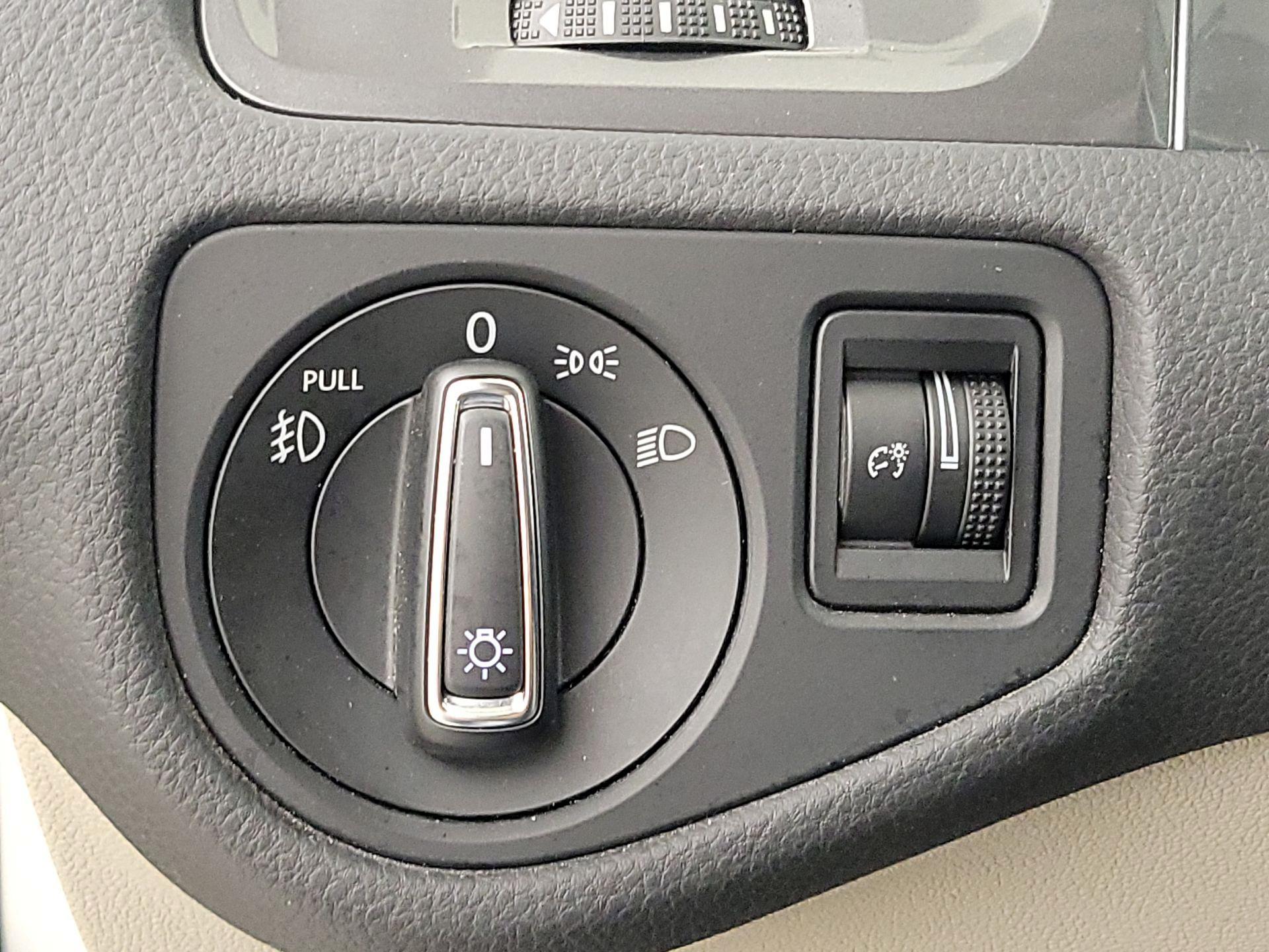 Thumbnail: 2017 Volkswagen Golf - 13