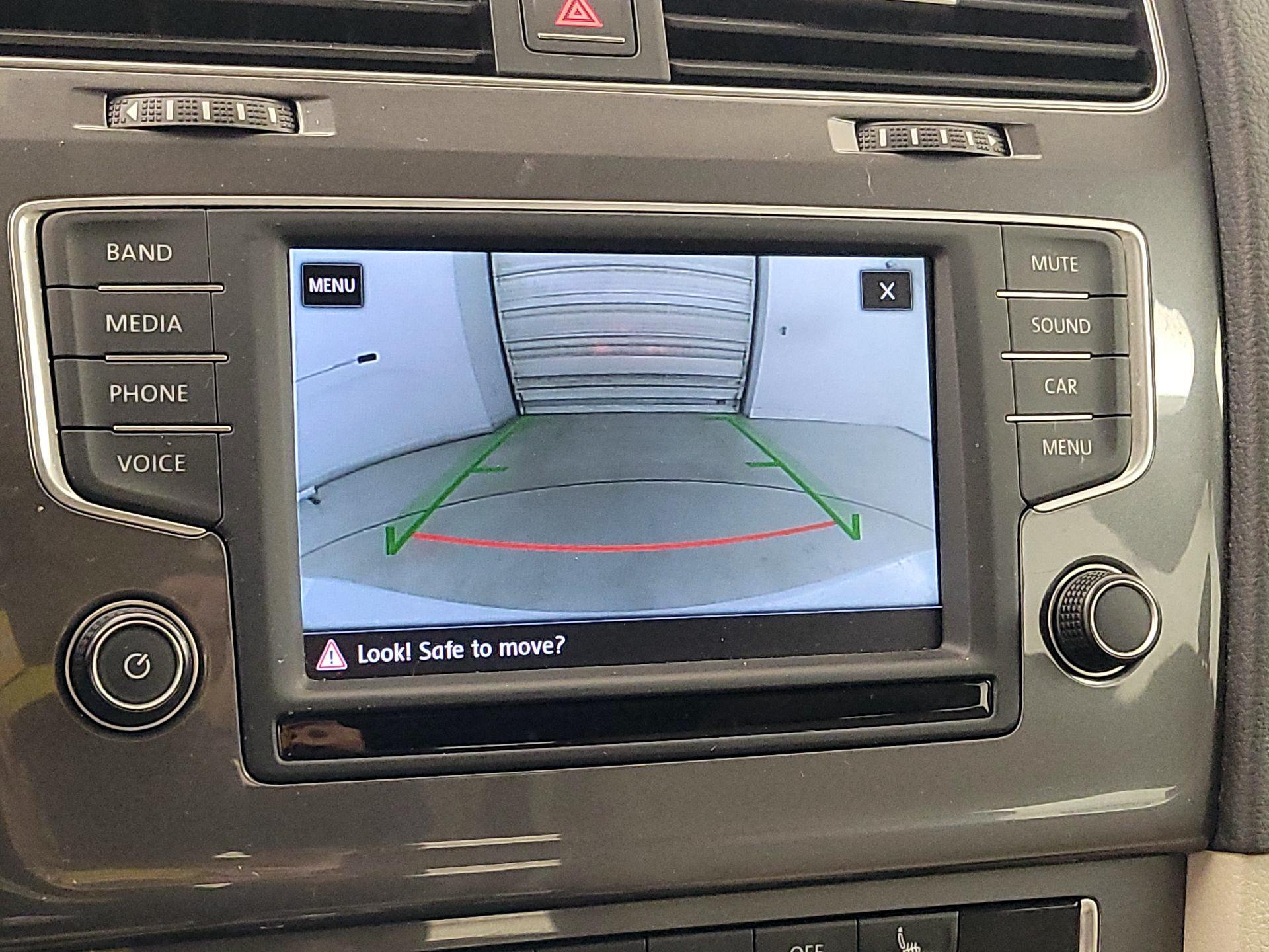 Thumbnail: 2017 Volkswagen Golf - 14