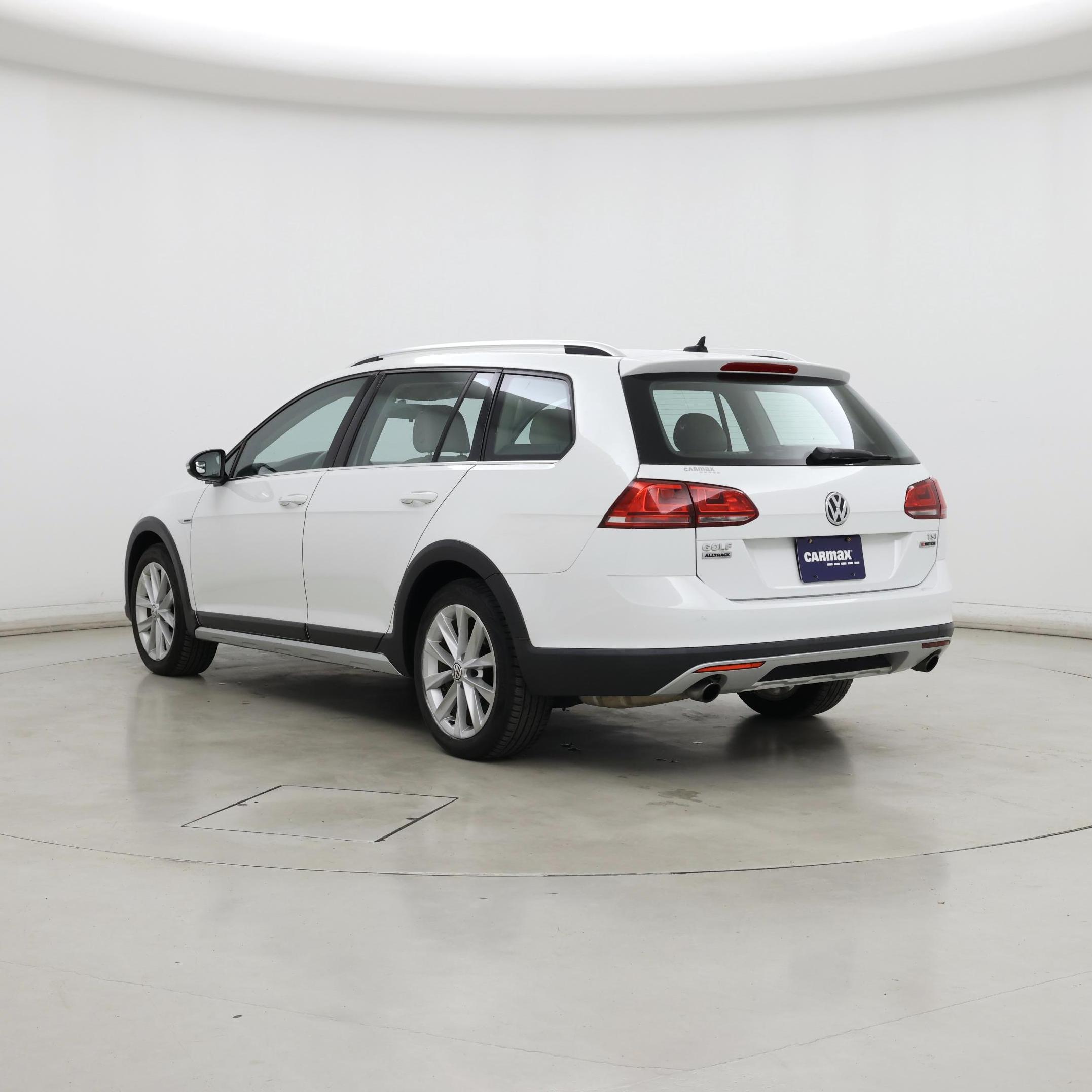 Thumbnail: 2017 Volkswagen Golf - 2