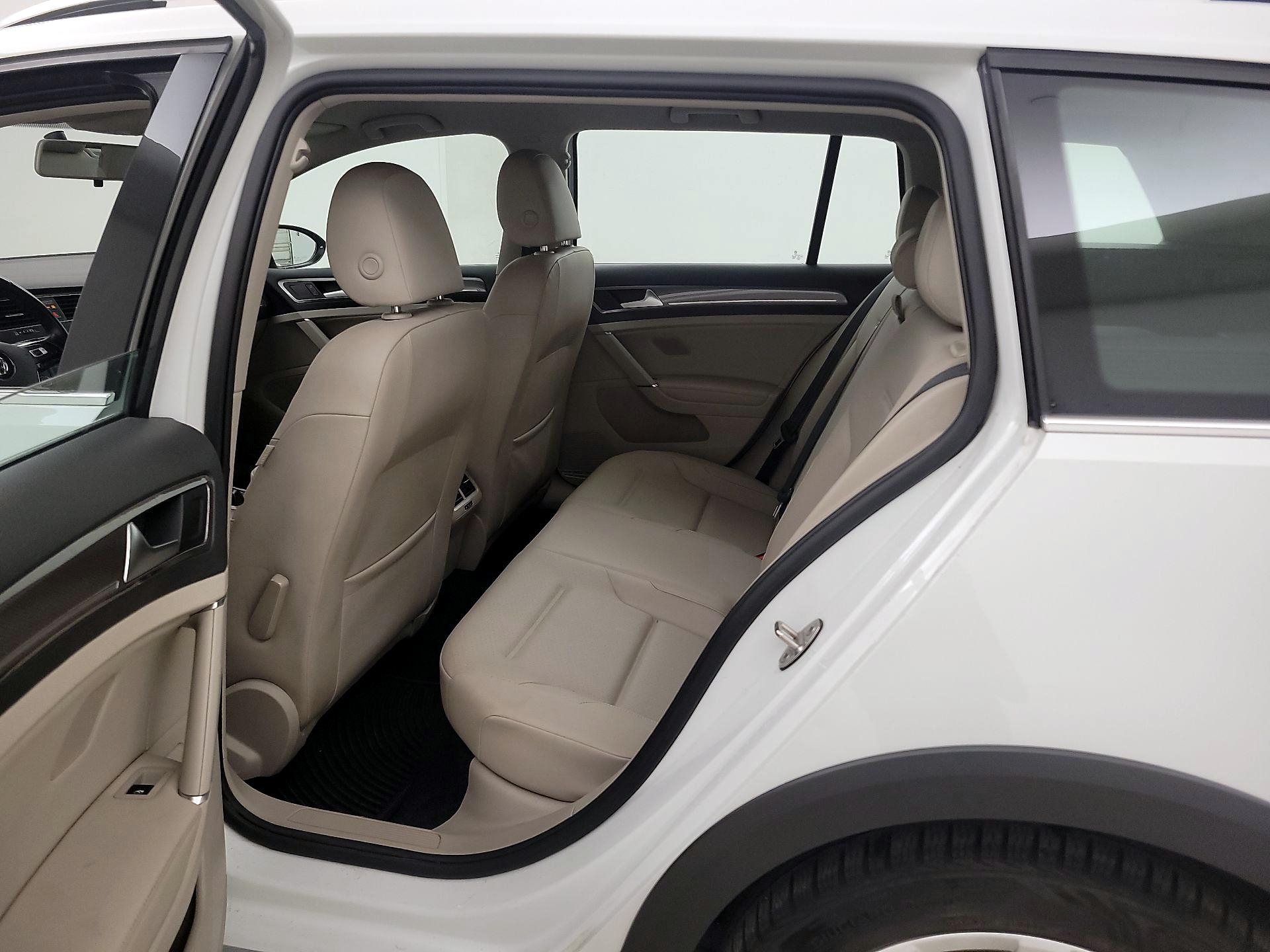 Thumbnail: 2017 Volkswagen Golf - 19