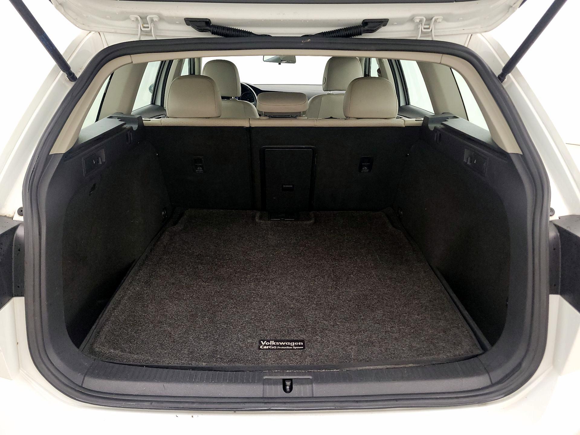 Thumbnail: 2017 Volkswagen Golf - 20