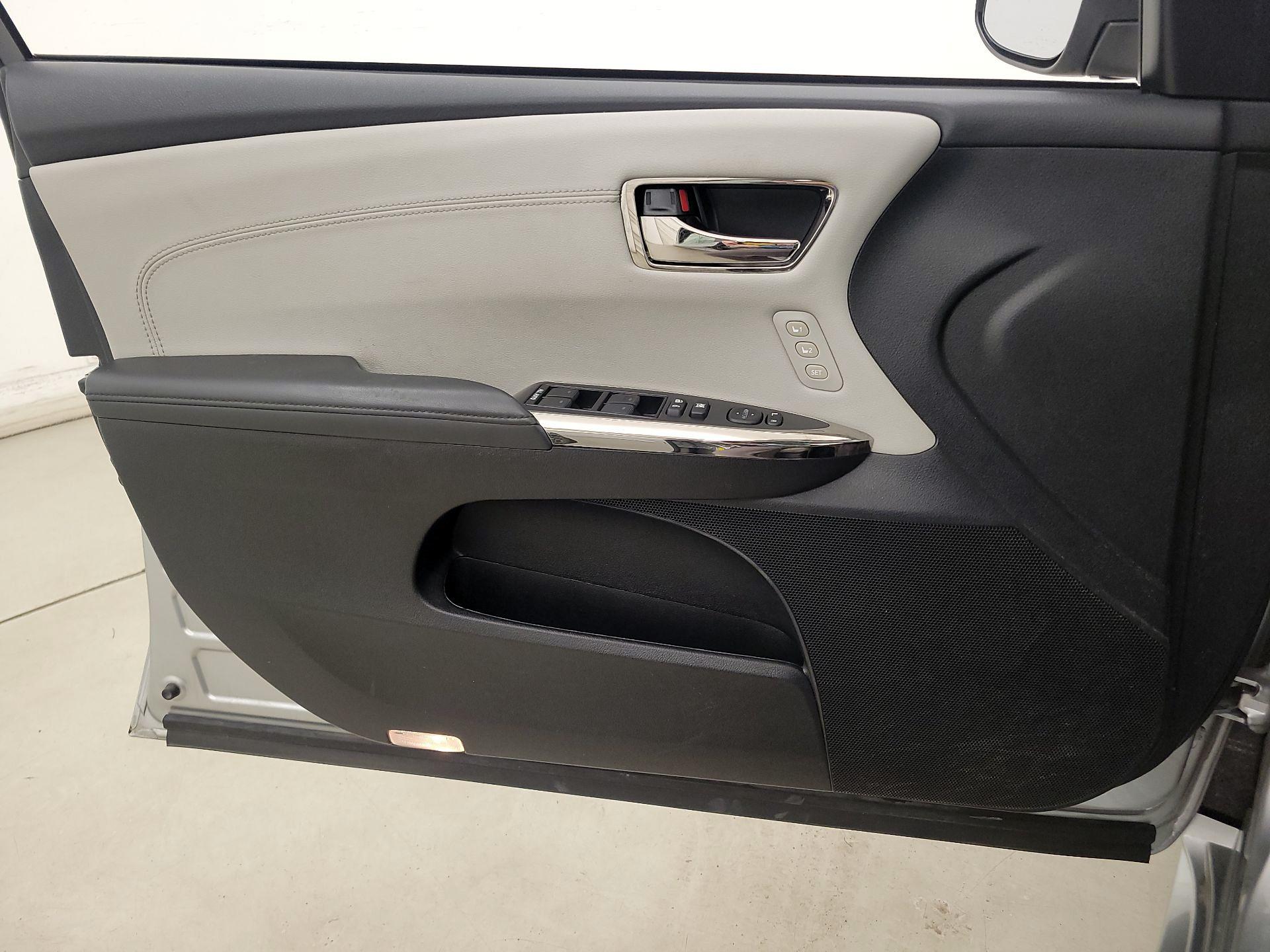 Thumbnail: 2016 Toyota Avalon - 12